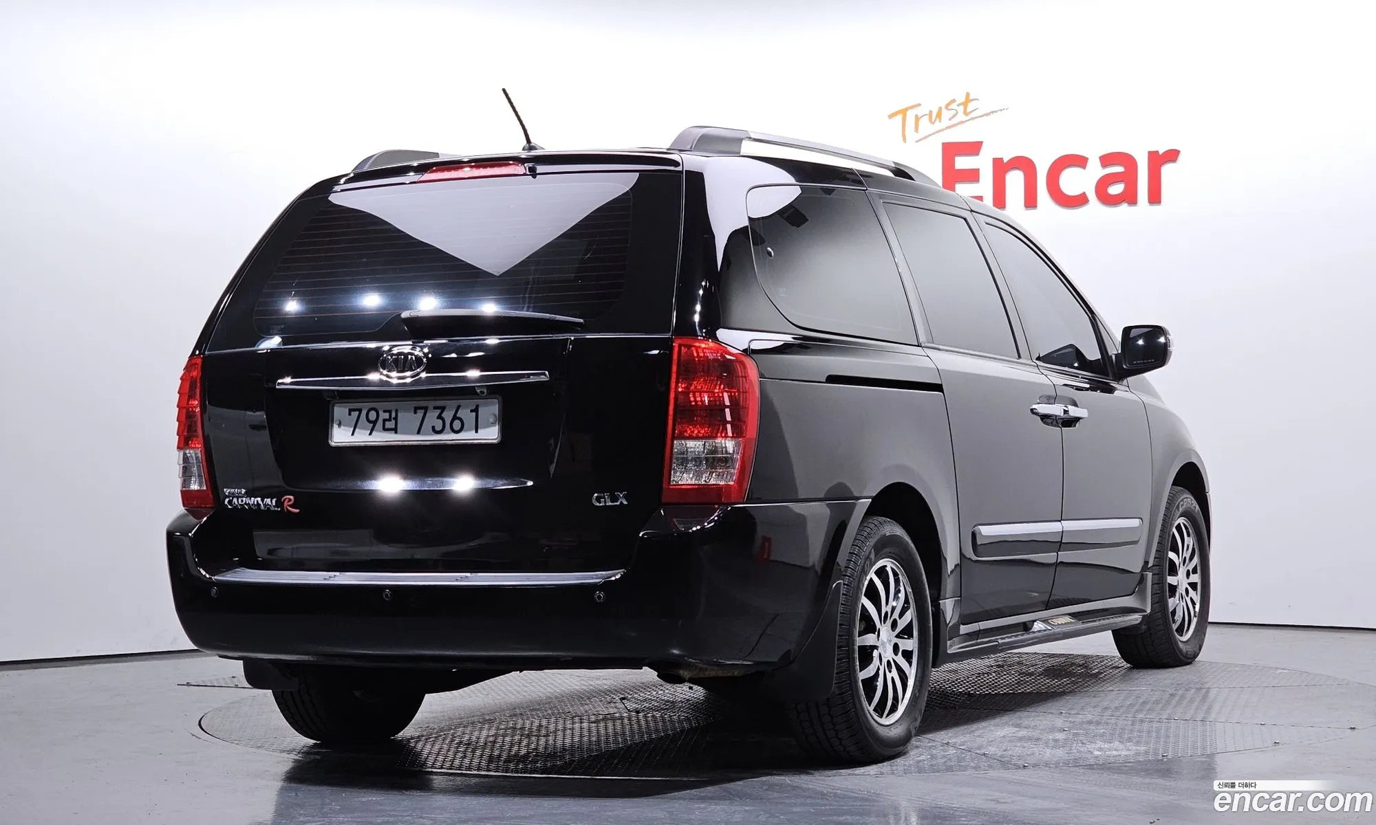 Kia Carnival R 2010 — 13