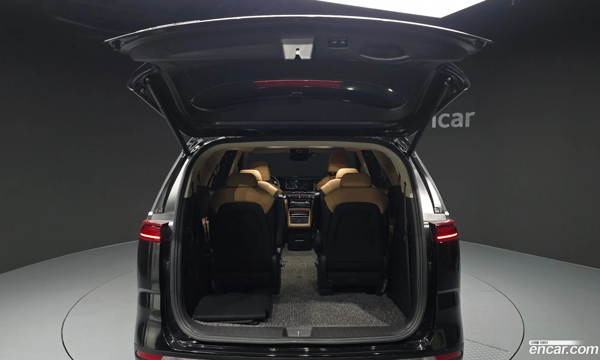 Kia Carnival 2021 — 17
