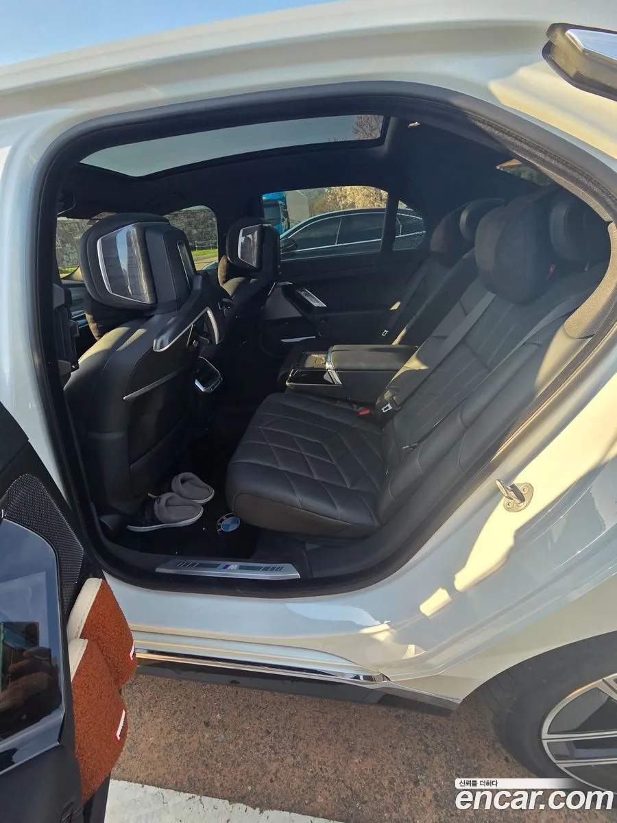 BMW 7 Series 2024 — 7
