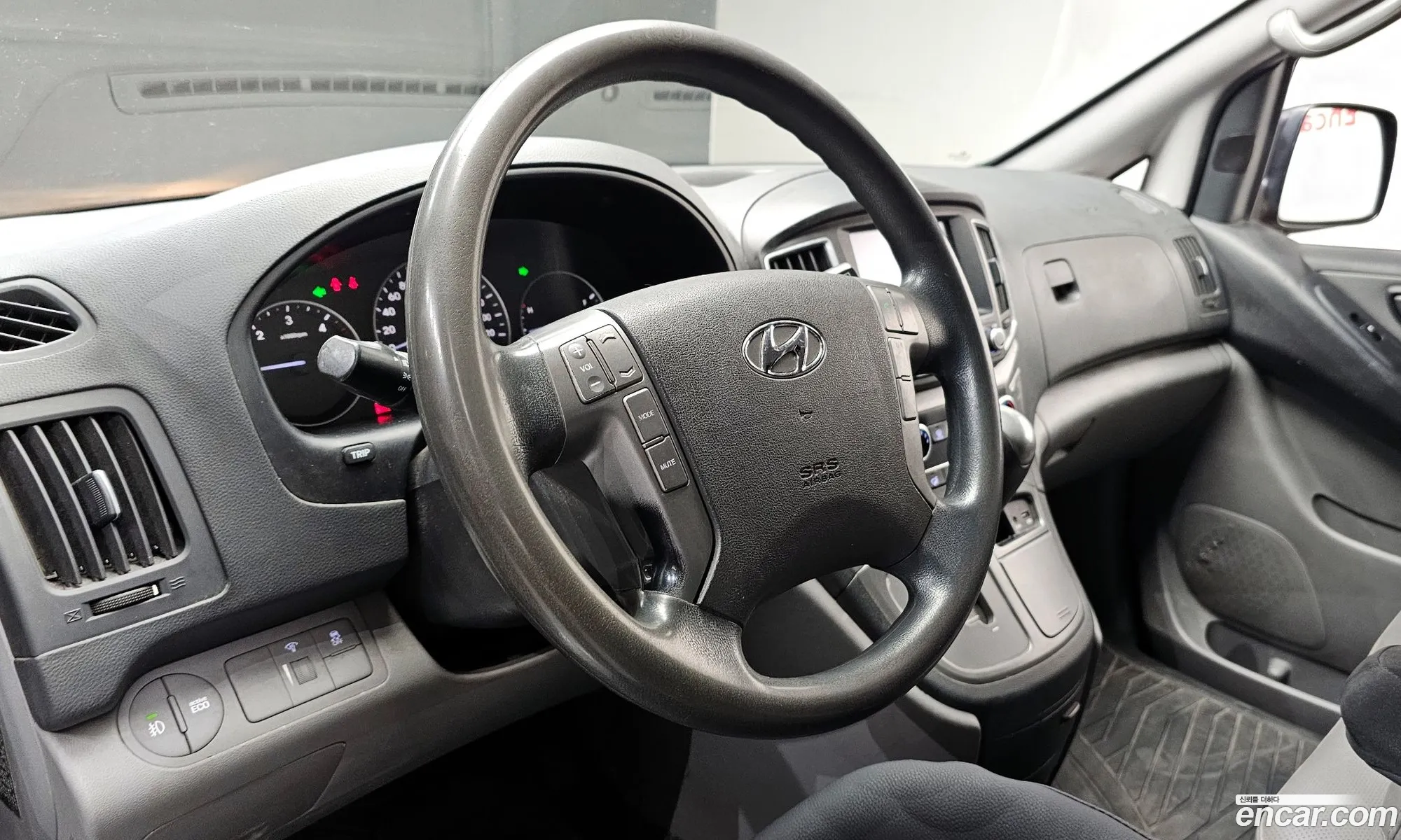 Hyundai Grand Starex 2017 — 16