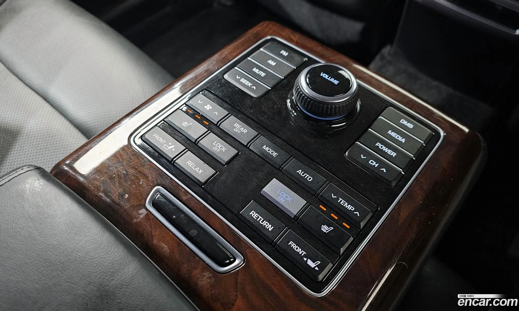 Hyundai Equus 2013 — 24