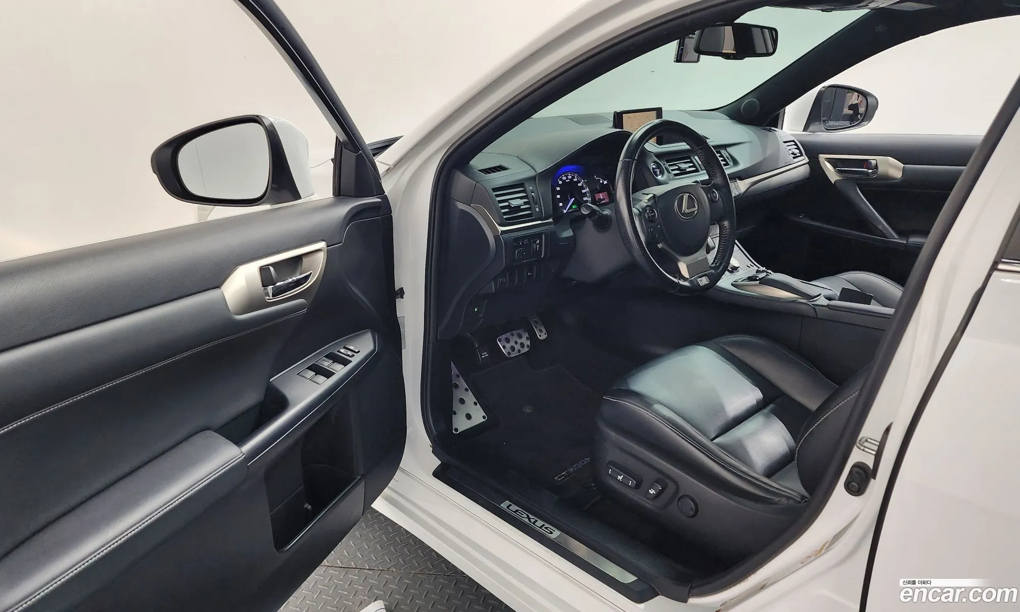 Lexus CT200h 2016 JTHKD5BH4H2281716 — 5