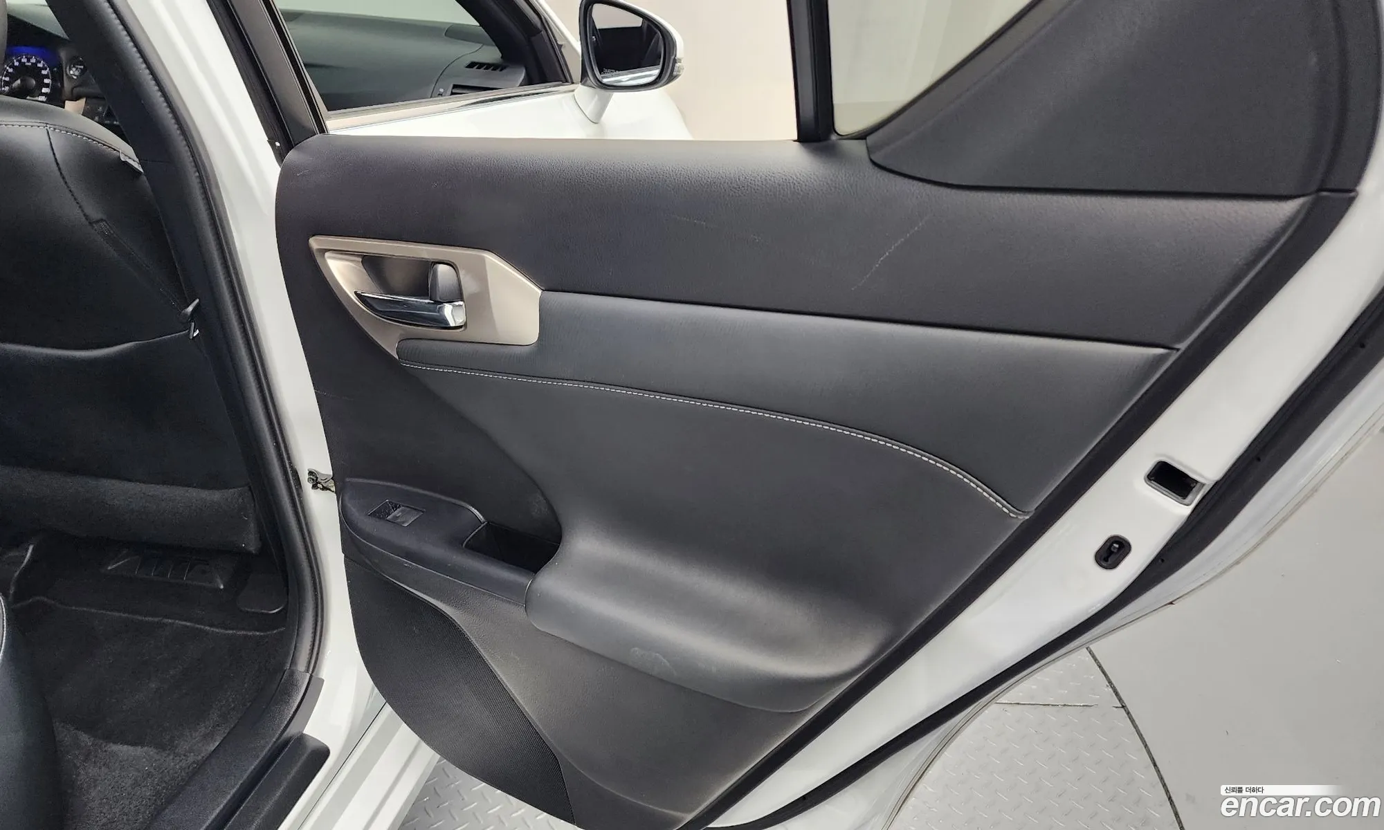 Lexus CT200h 2016 JTHKD5BH4H2281716 — 2