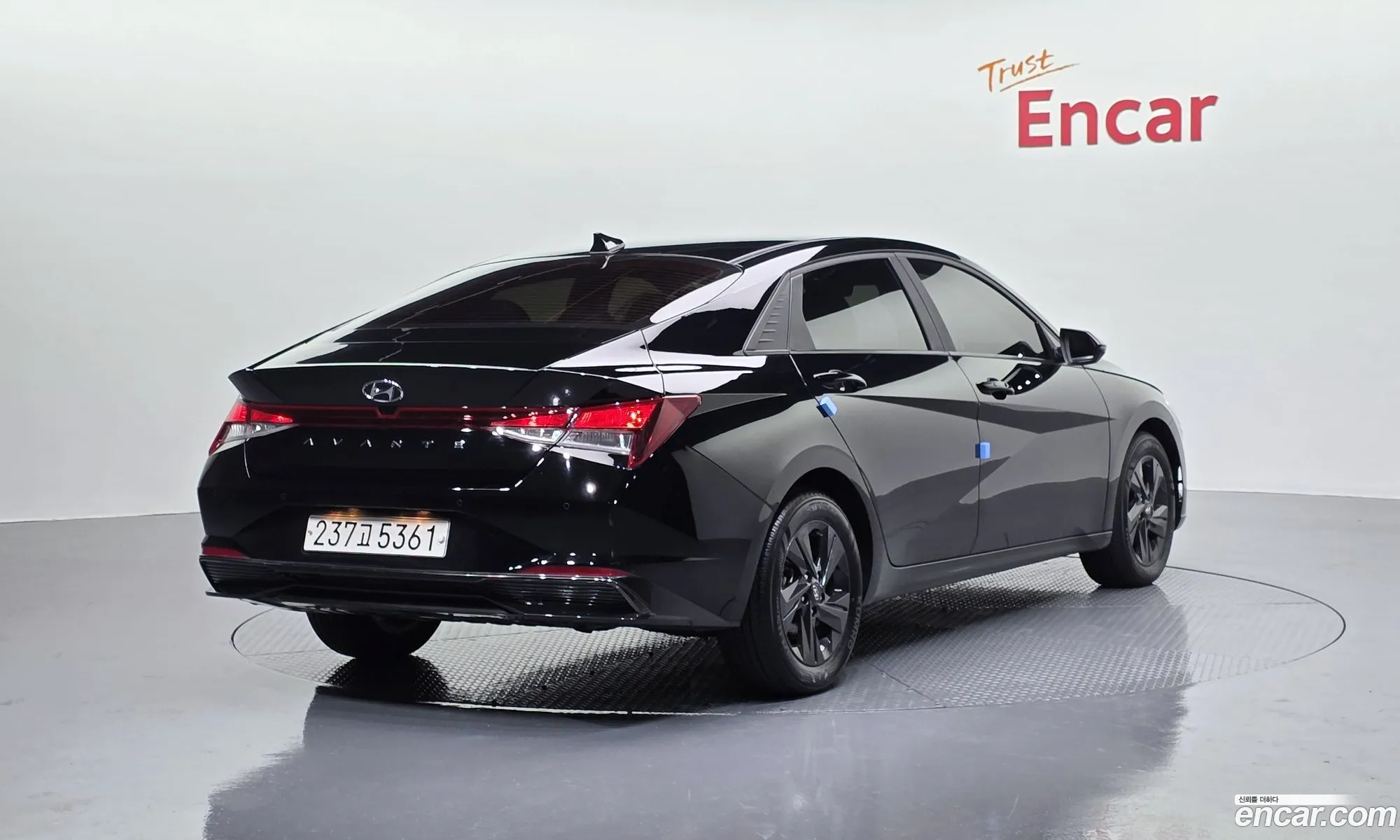 Hyundai Elantra Hybrid 2021 — 14