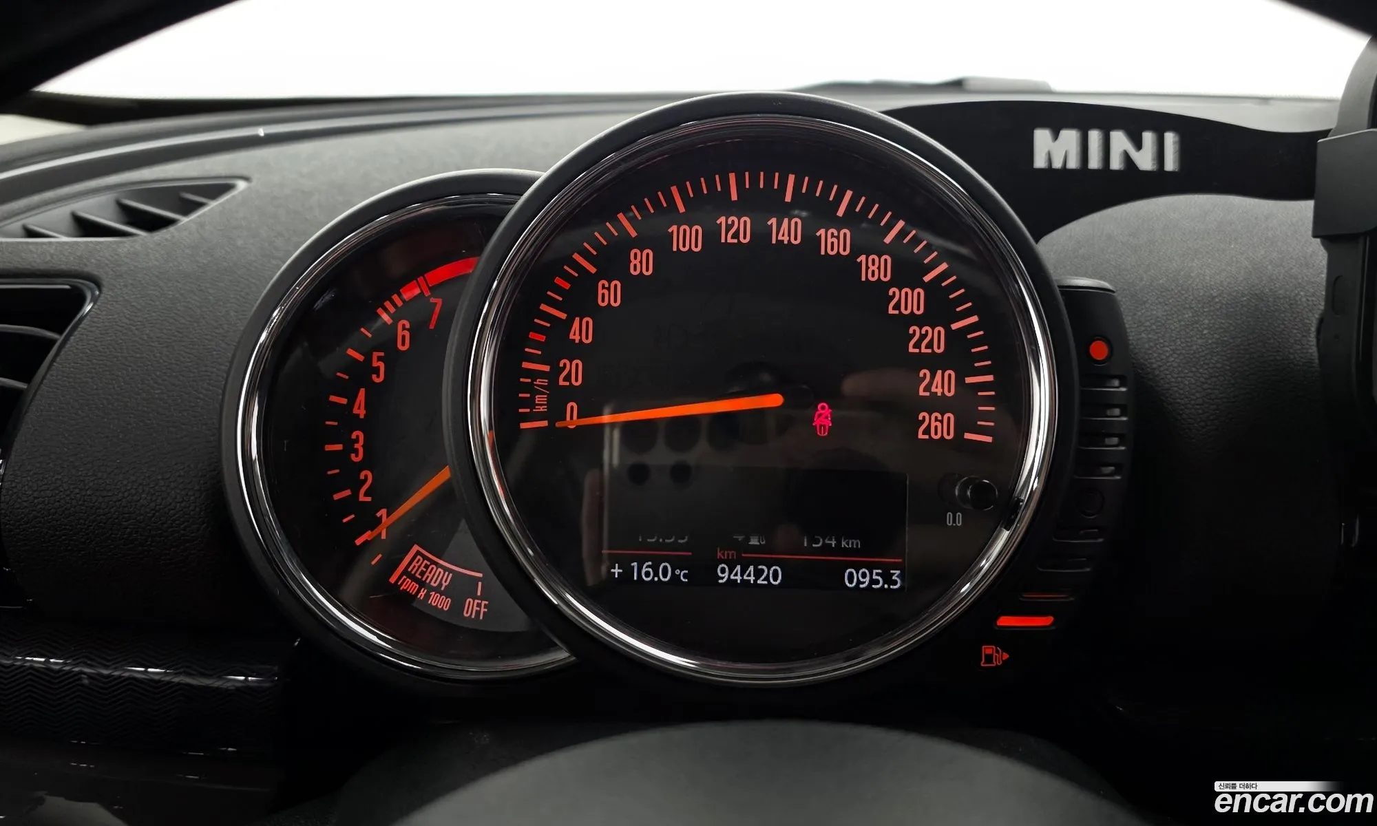 Mini Cooper Clubman 2017 WMWLN5102J2G10711 — 11