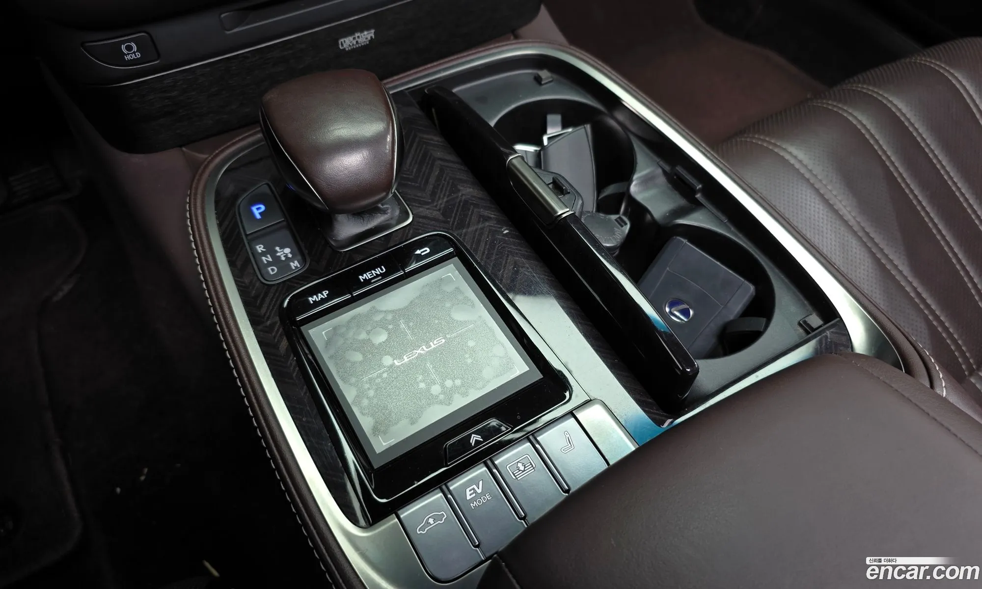 Lexus LS500h 2018 JTHCYLFF4J5000914 — 8