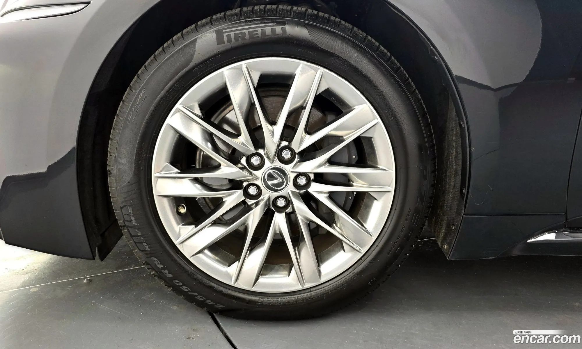Lexus LS500h 2018 JTHCYLFF4J5000914 — 6