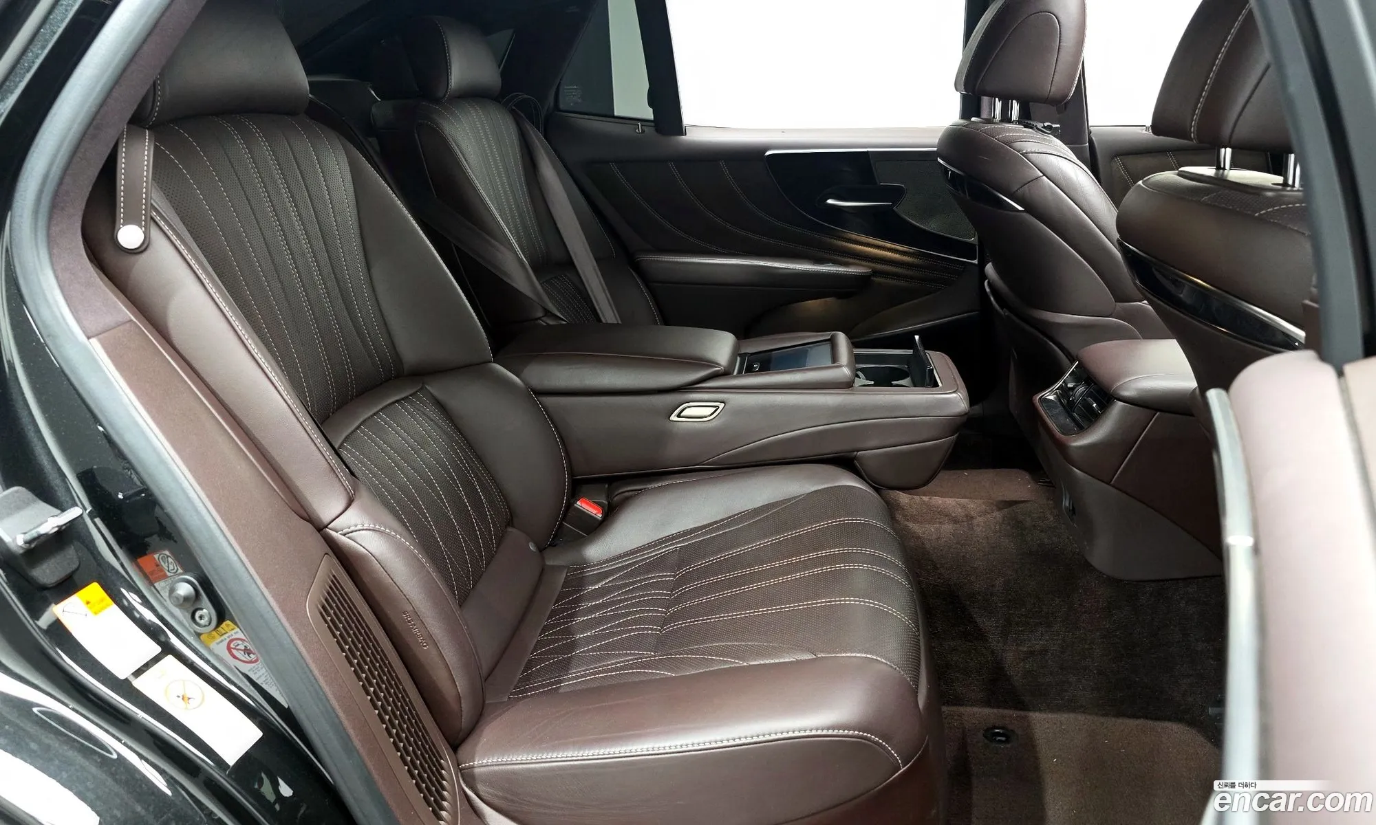 Lexus LS500h 2018 JTHCYLFF4J5000914 — 16