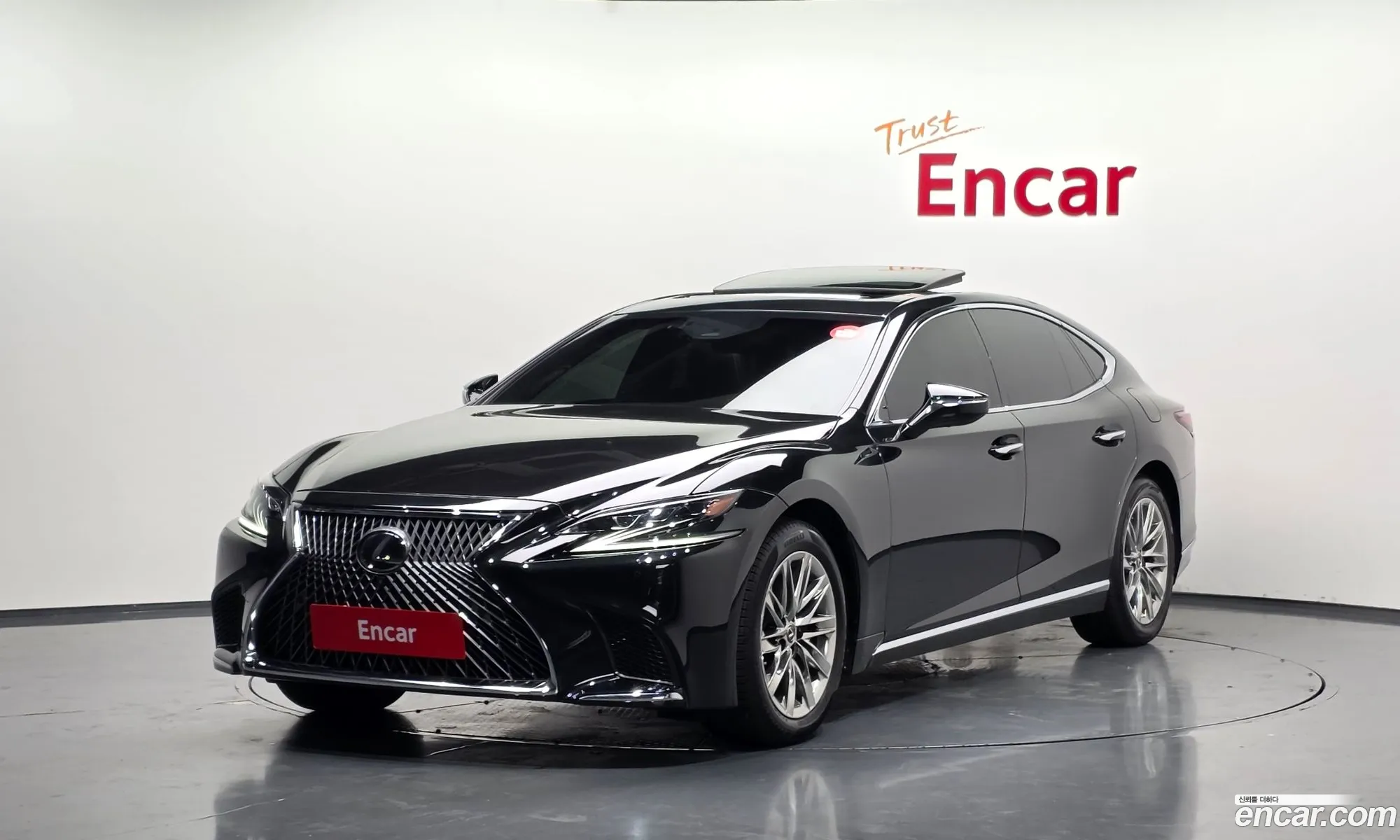 Lexus LS500h 2018 JTHCYLFF4J5000914 — 11