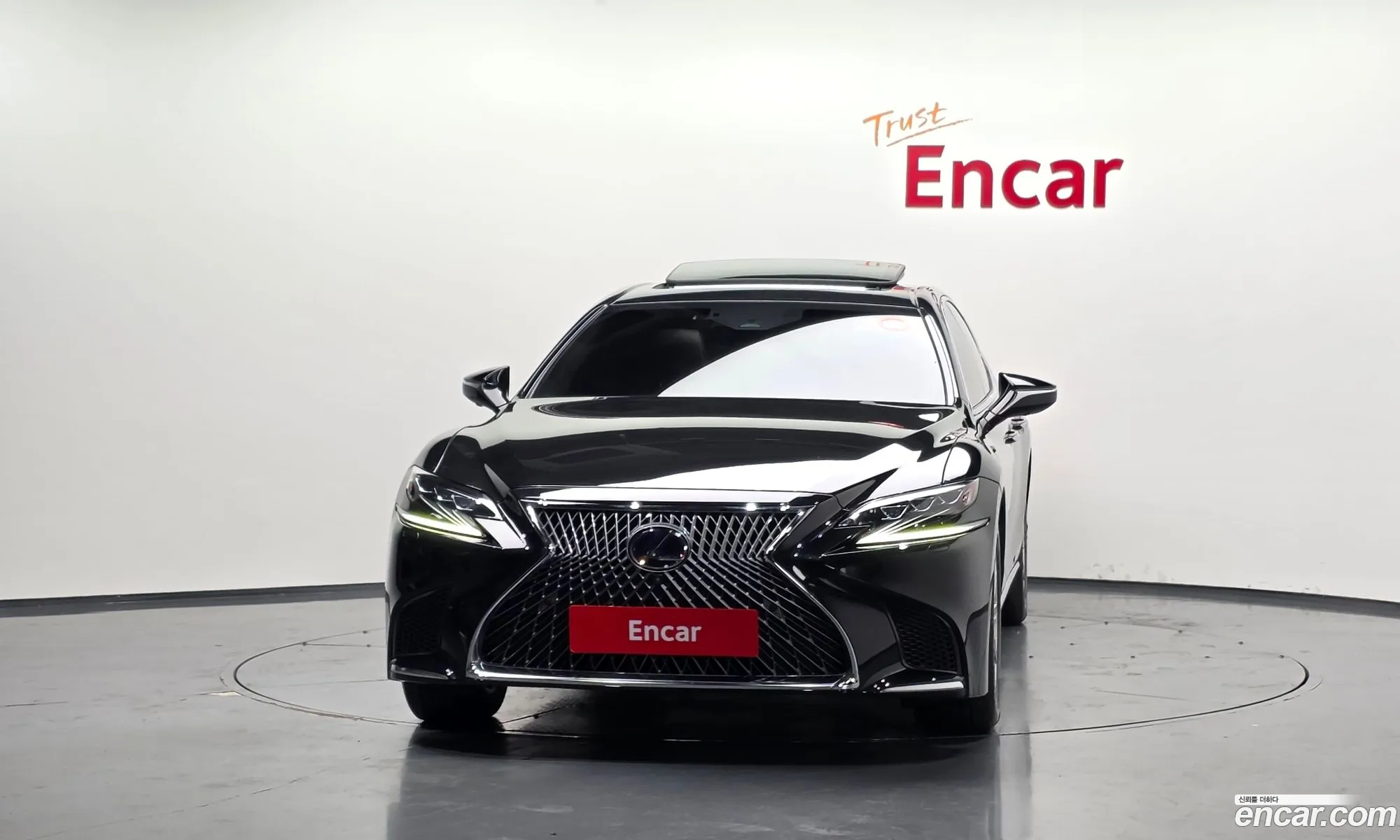 Lexus LS500h 2018 JTHCYLFF4J5000914 — 4