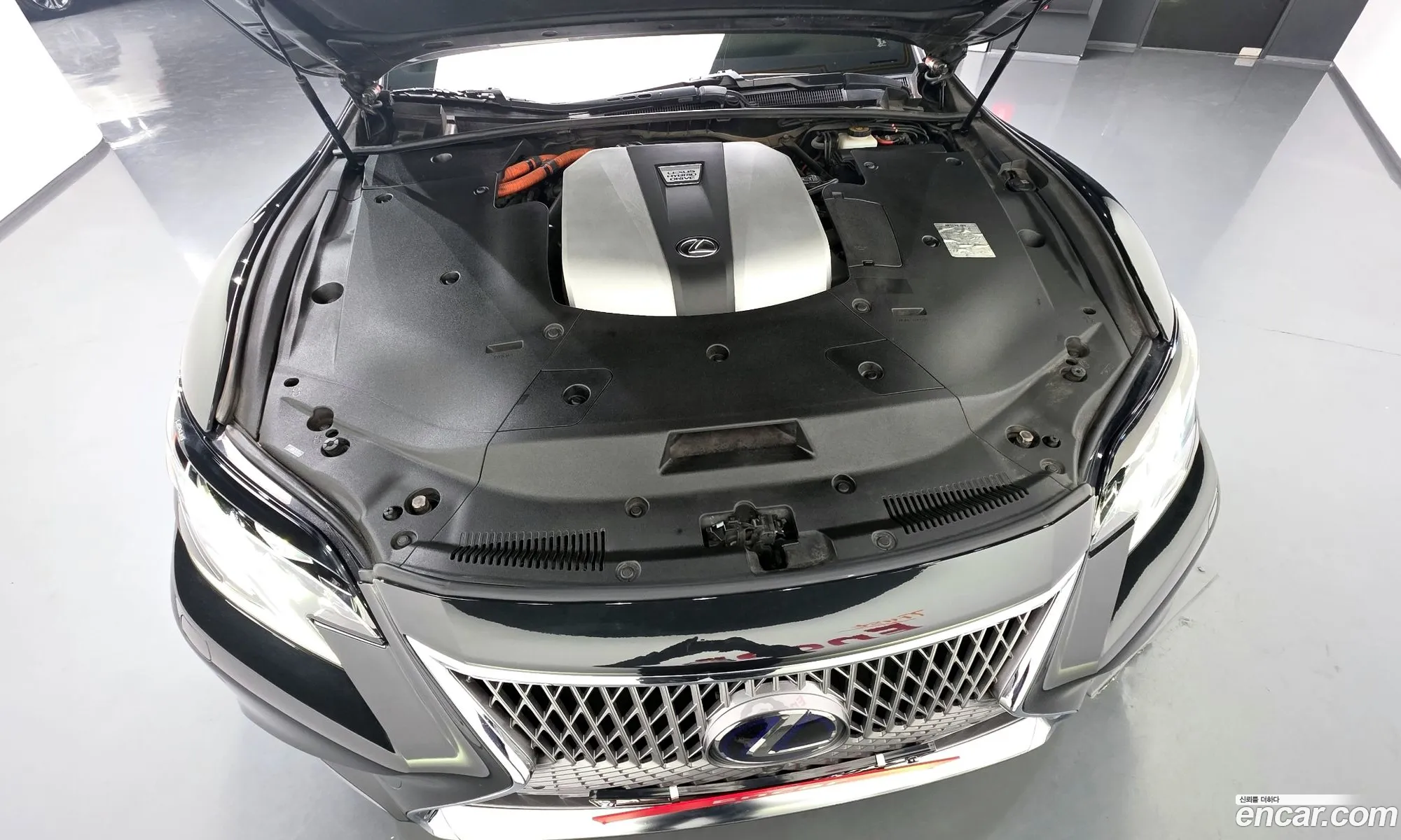Lexus LS500h 2018 JTHCYLFF4J5000914 — 12