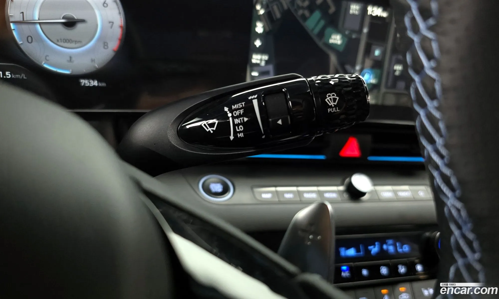 Hyundai Elantra 2025 — 33