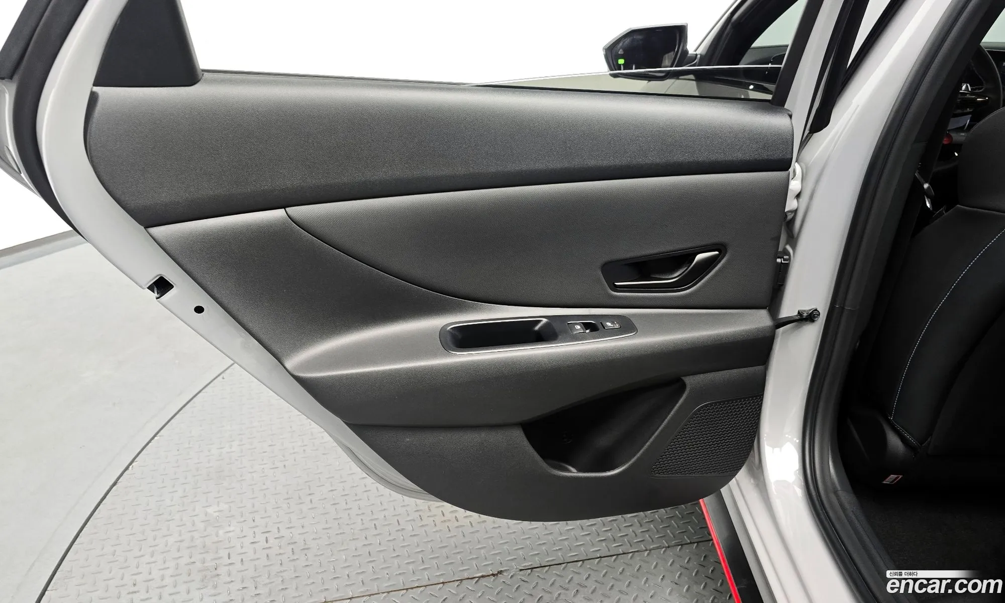 Hyundai Elantra 2025 — 14