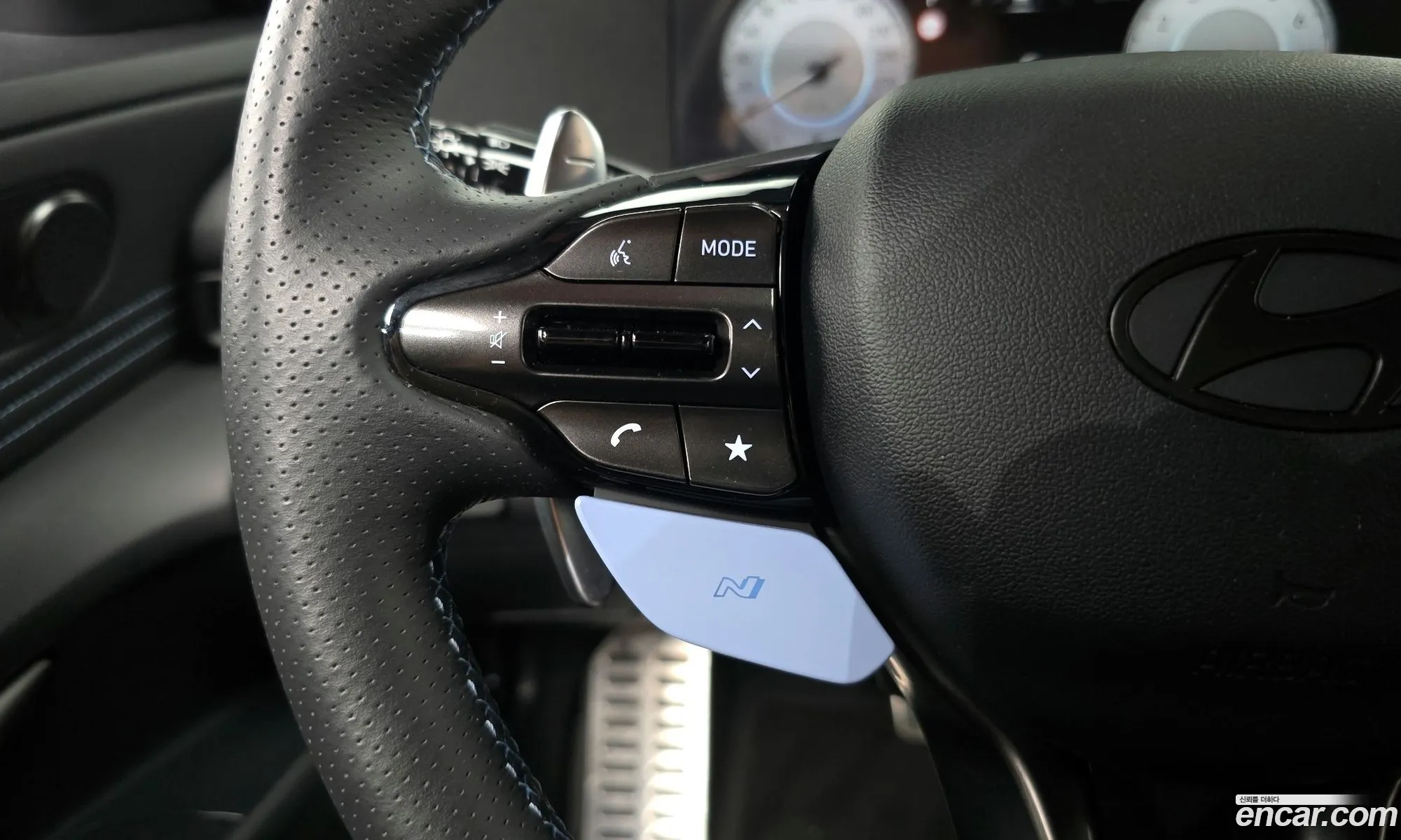 Hyundai Elantra 2025 — 2