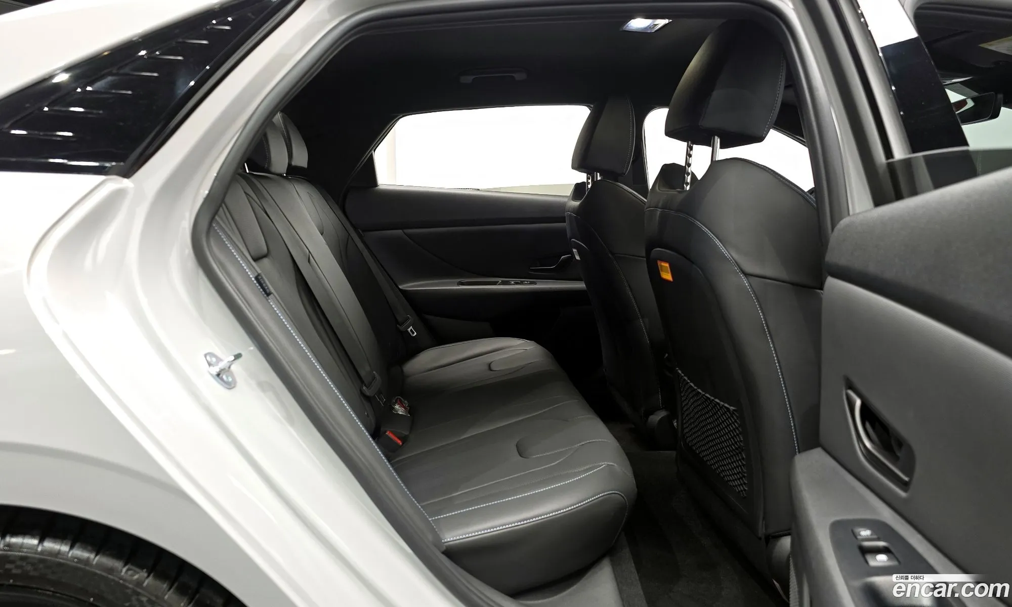 Hyundai Elantra 2025 — 8