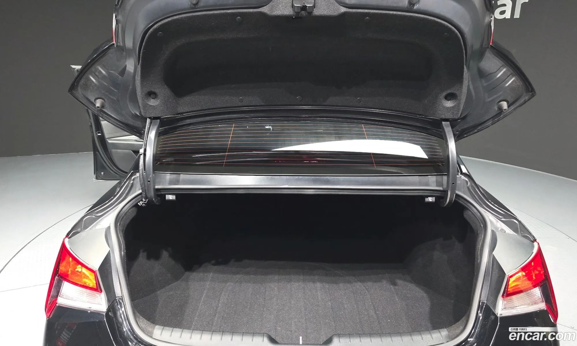 Hyundai Elantra Hybrid 2020 — 23