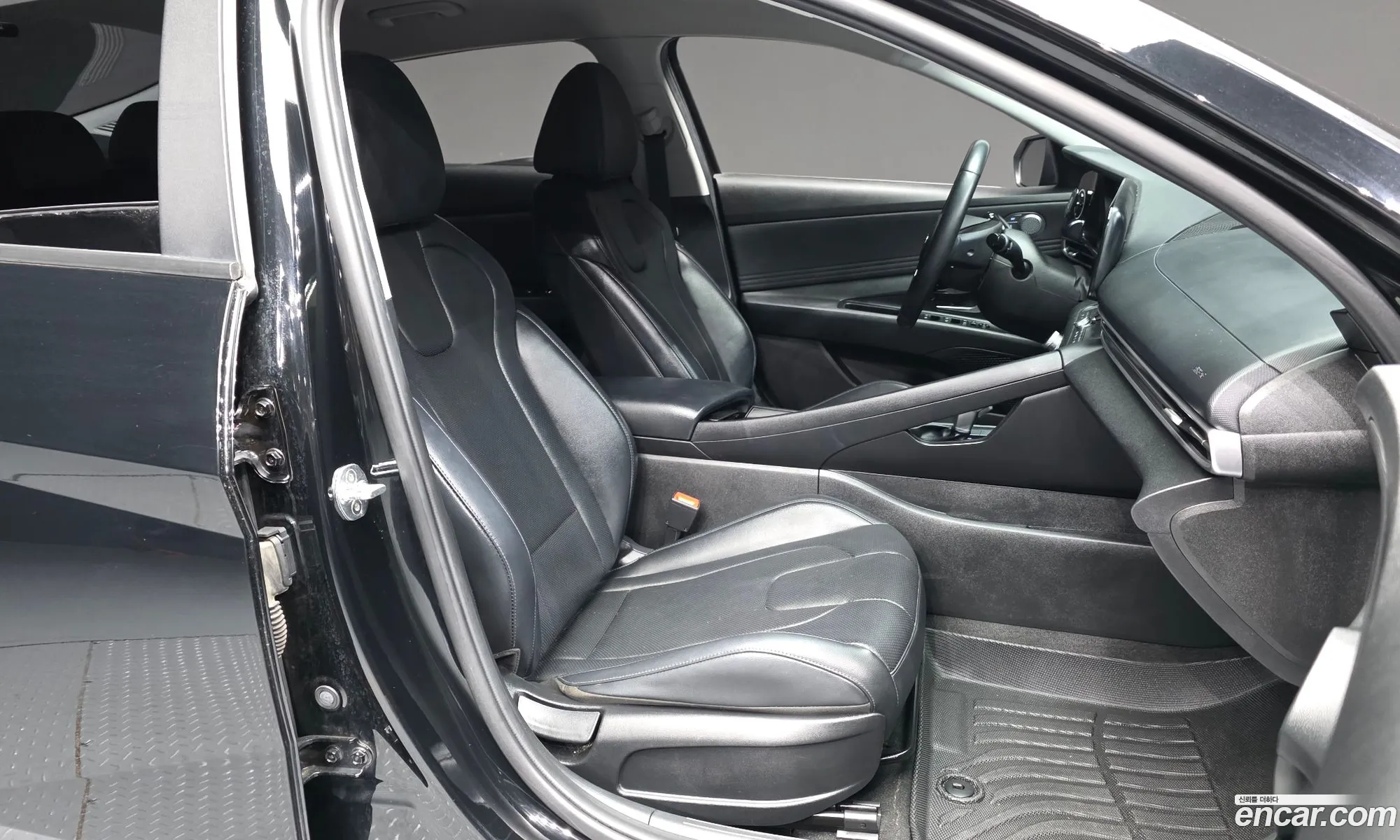 Hyundai Elantra Hybrid 2020 — 25