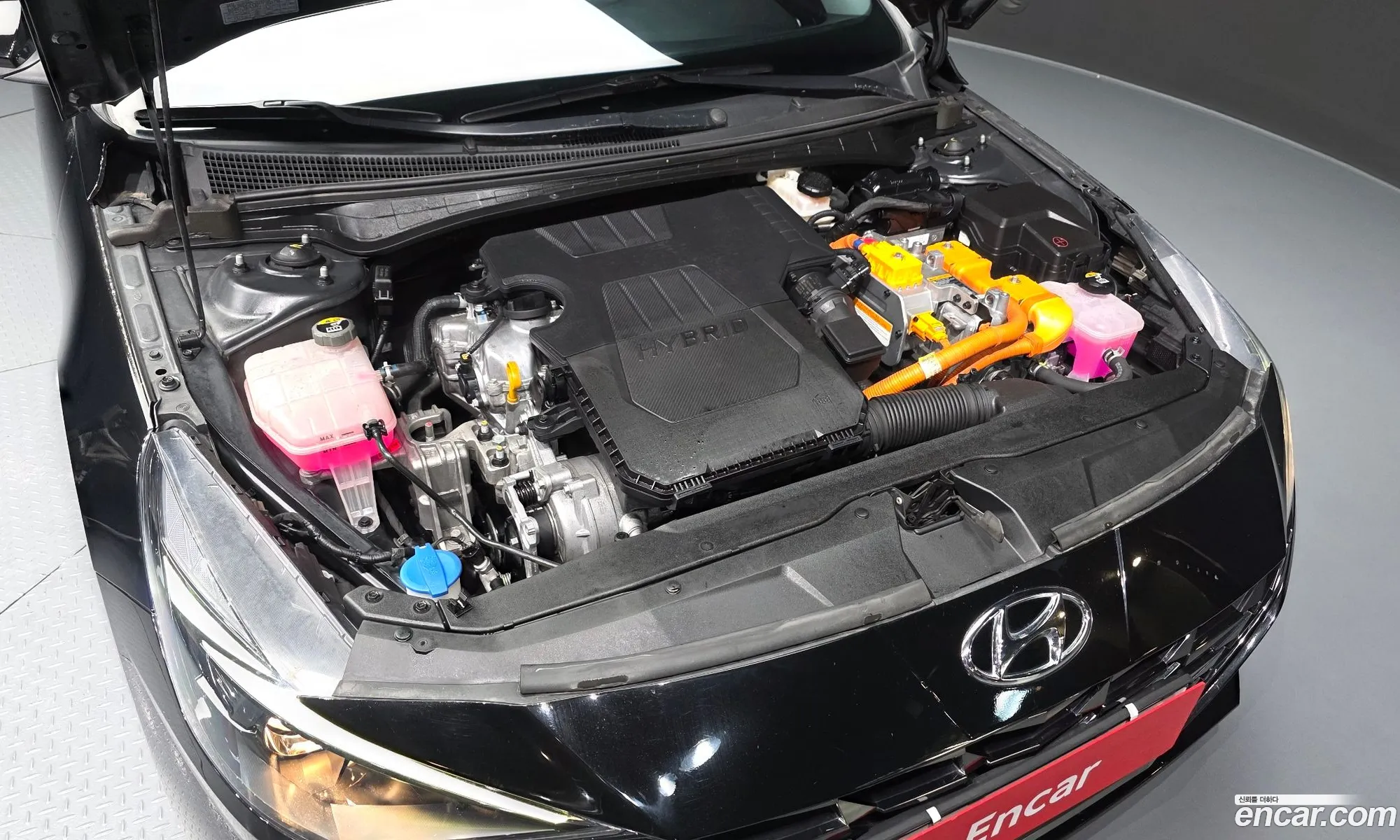 Hyundai Elantra Hybrid 2020 — 3