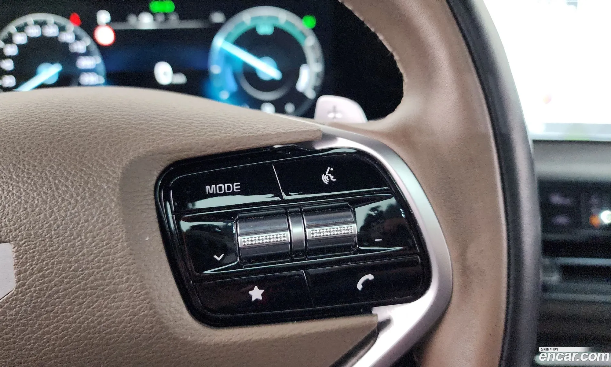 Kia K8 Hybrid 2022 — 17
