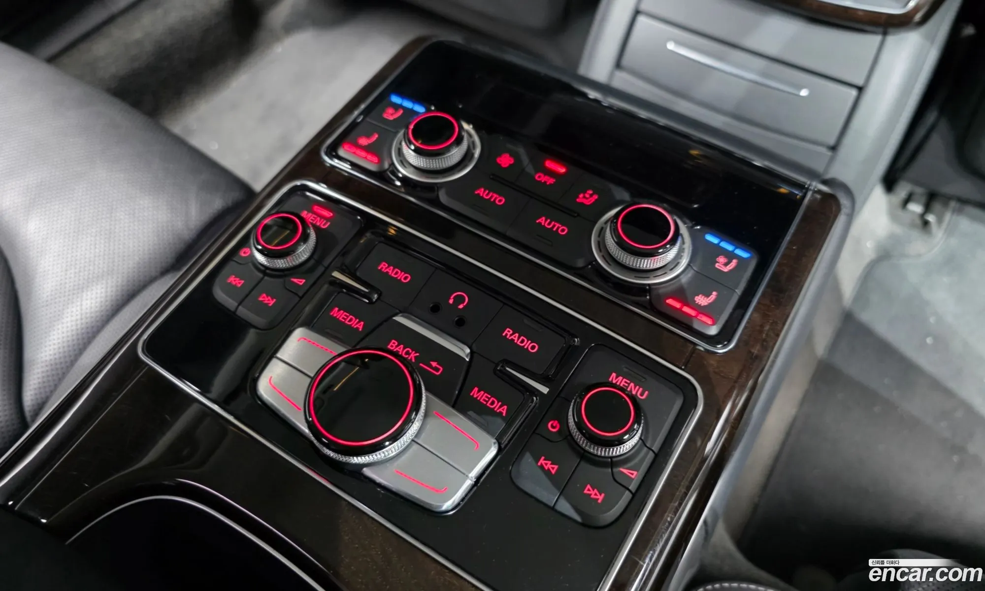 Audi A8 2015 WAUZZZ4H0FN036362 — 2