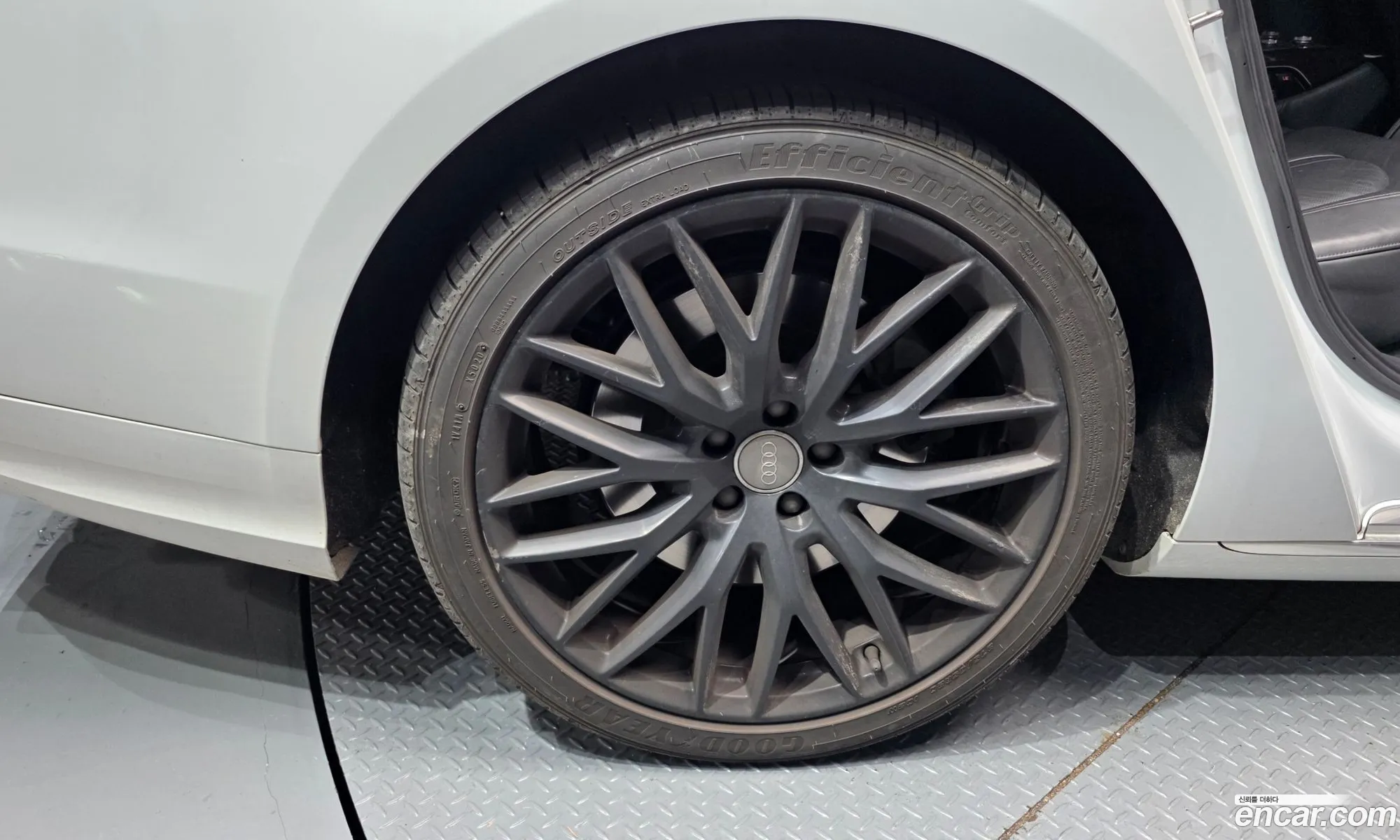 Audi A8 2015 WAUZZZ4H0FN036362 — 9