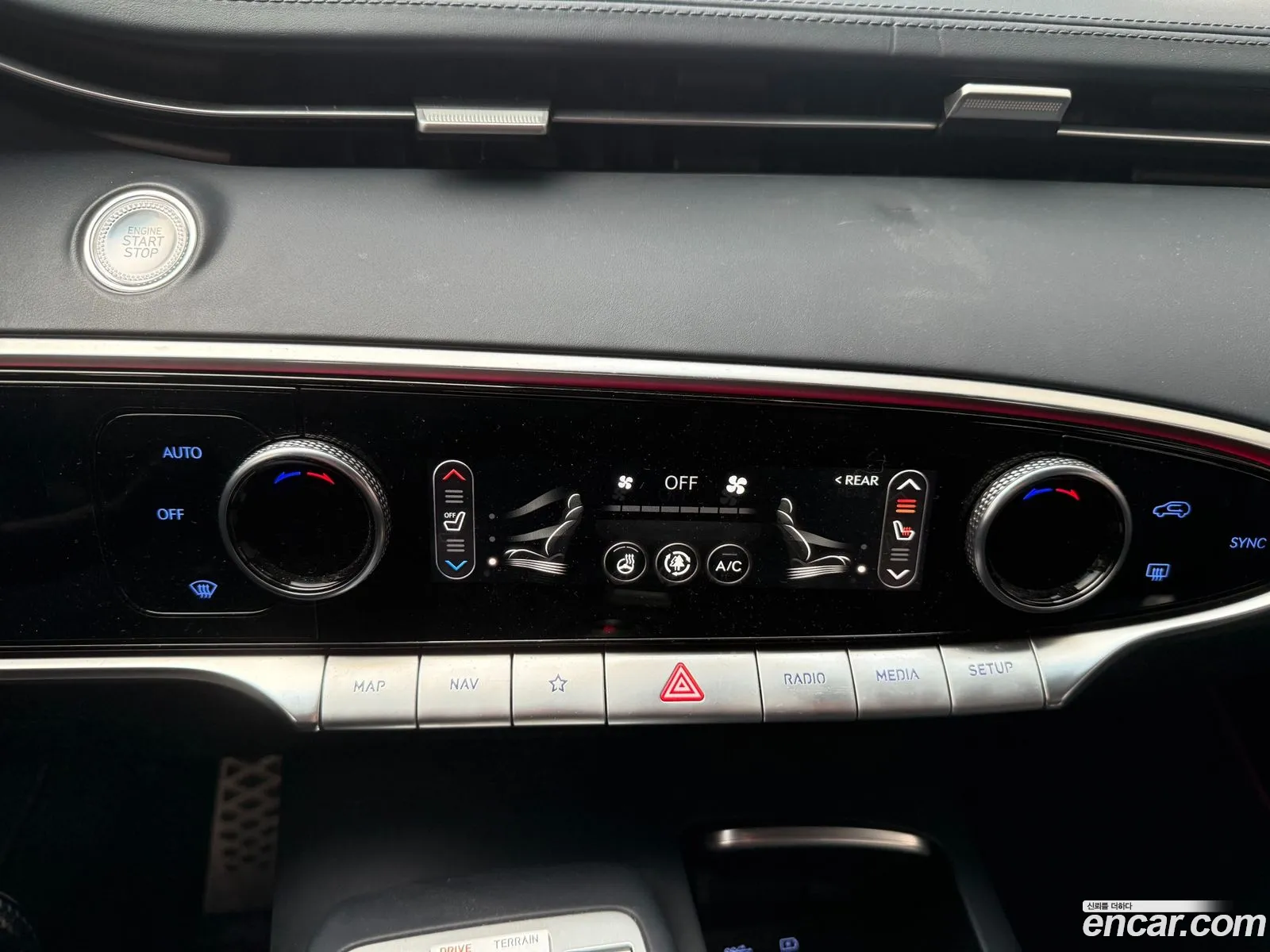 Genesis GV70 2021 — 12