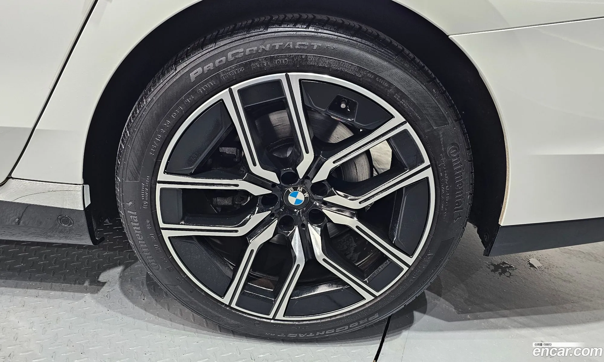 BMW 7 Series 2024 WBA21EJ08RCS02840 — 17