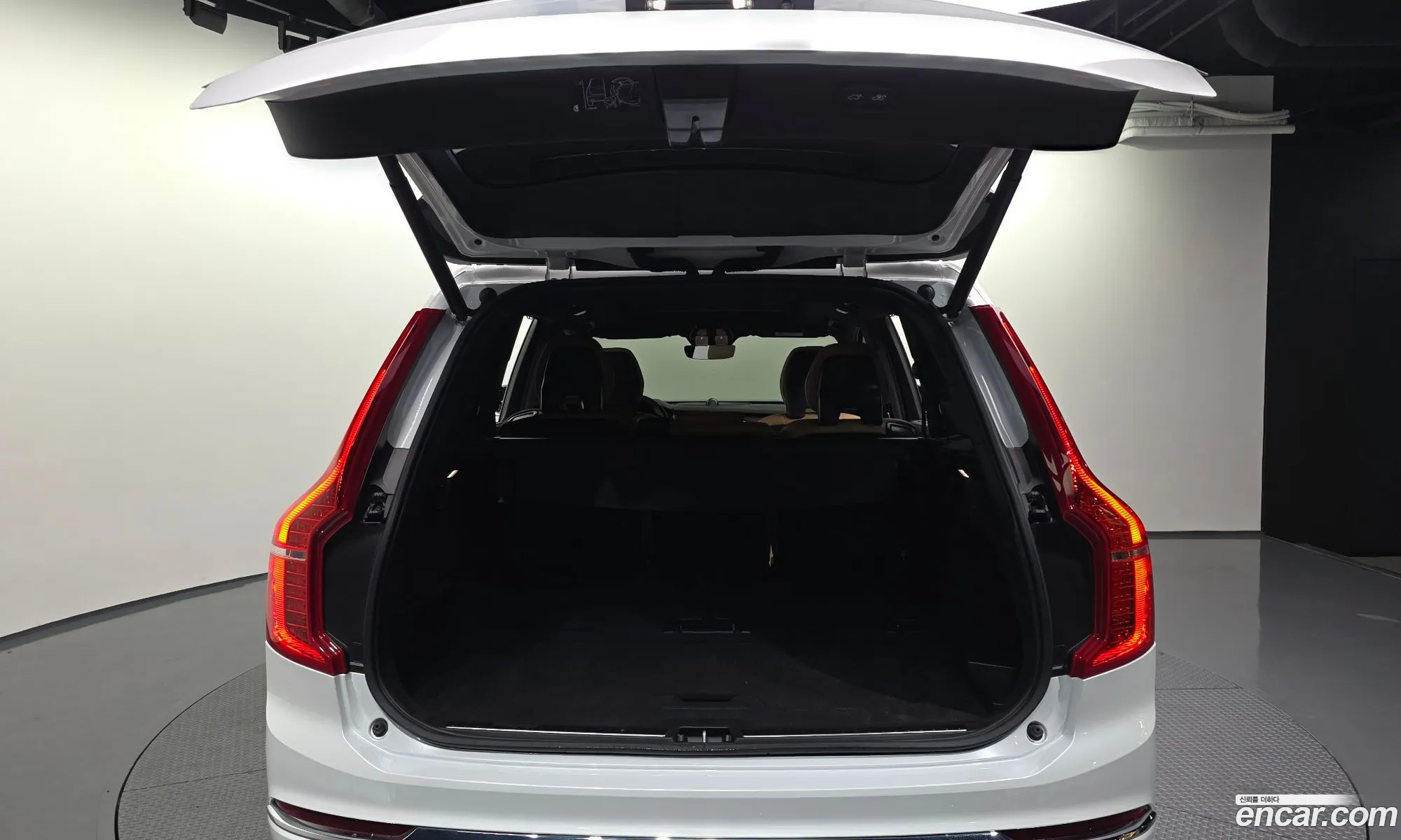Volvo XC90 2025 YV1LF062666666666 — 32