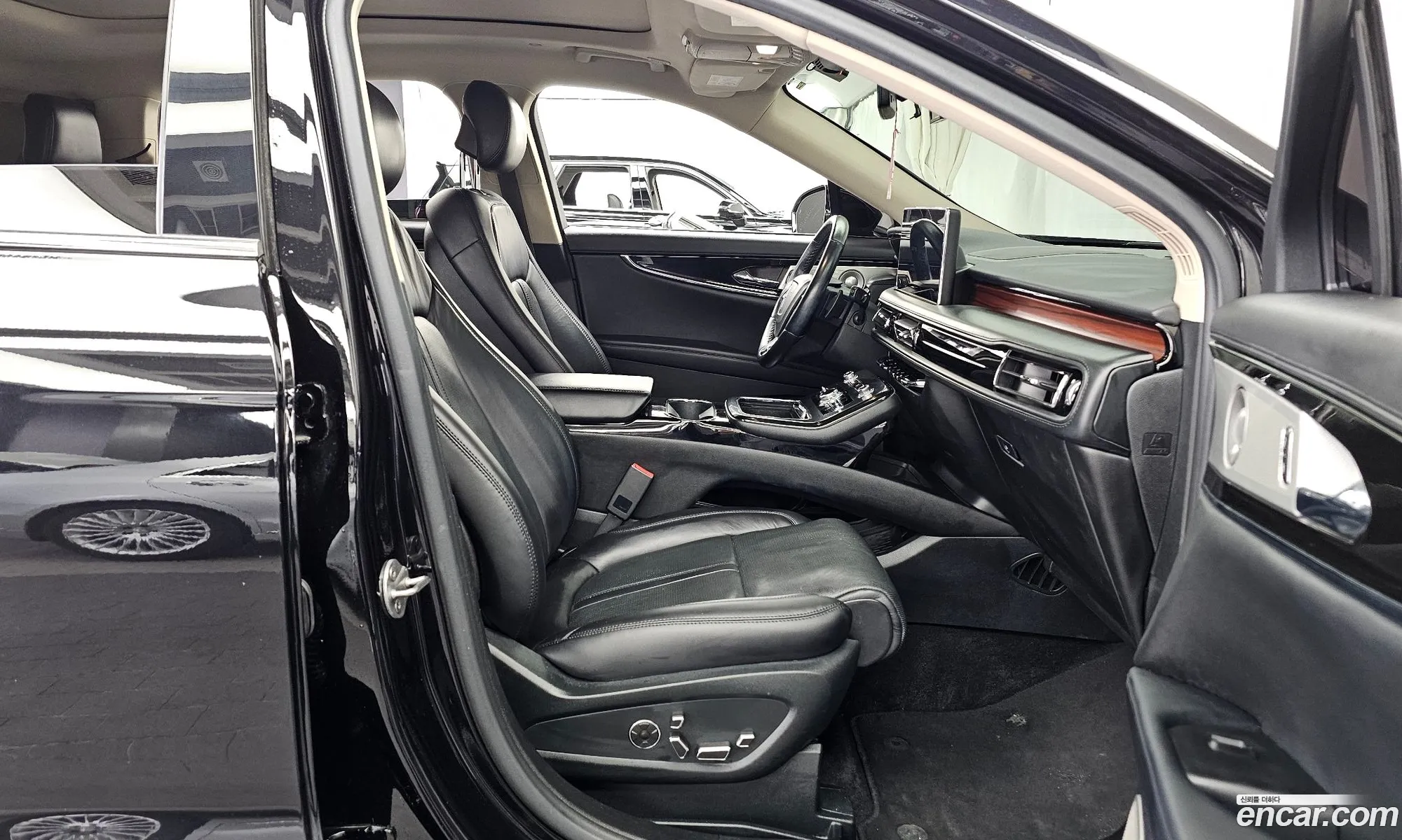 Lincoln Nautilus 2022 2LMPJ8KP2NBL01301 — 23