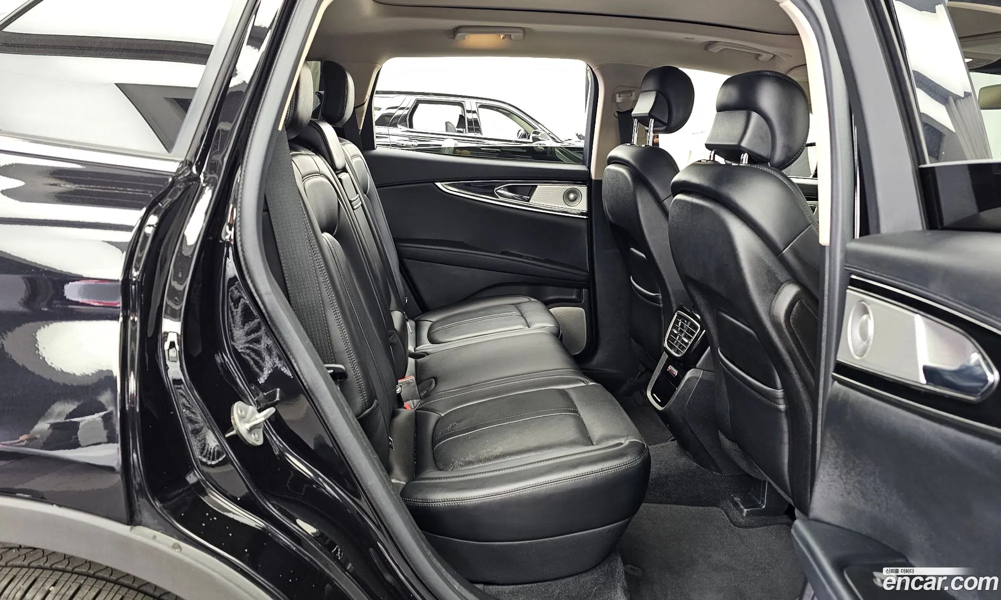 Lincoln Nautilus 2022 2LMPJ8KP2NBL01301 — 27
