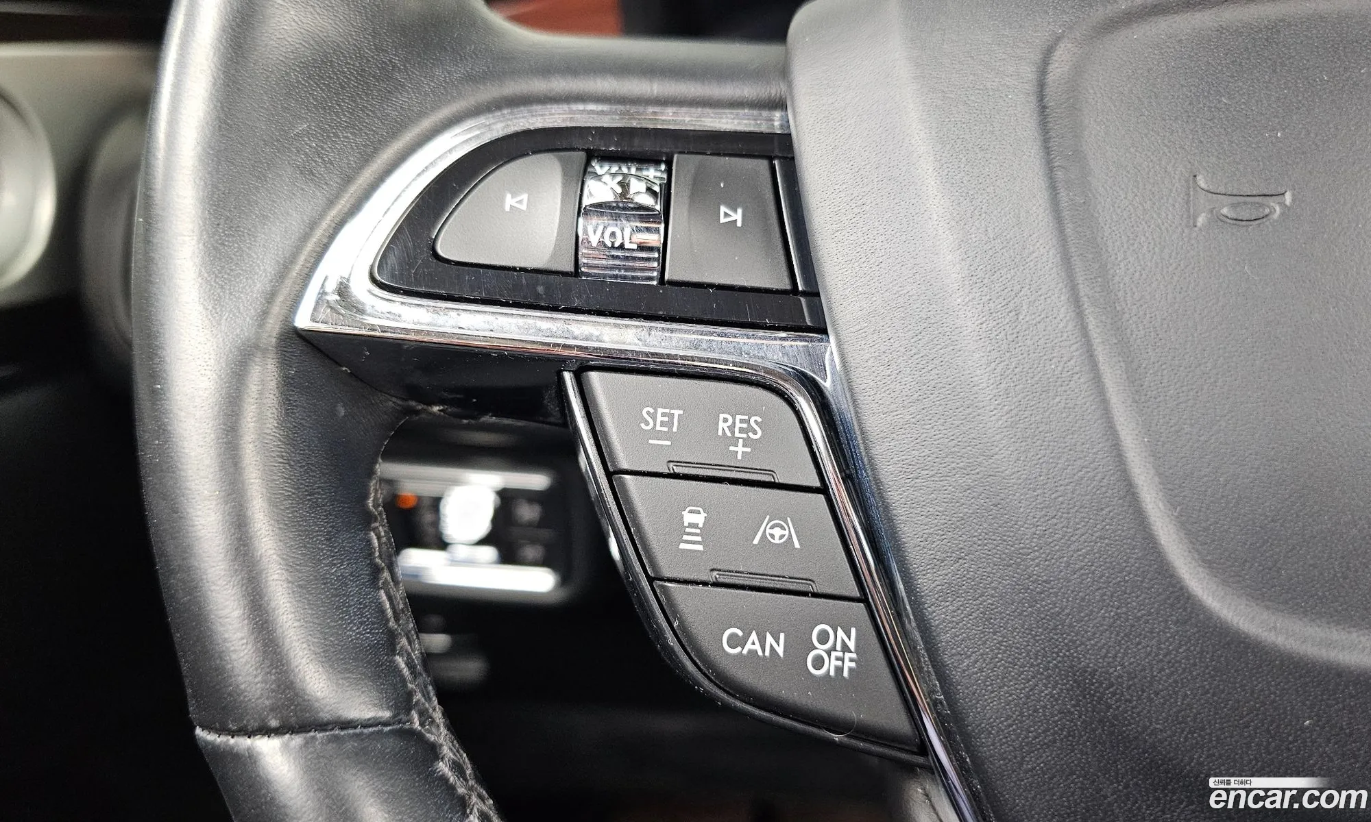Lincoln Nautilus 2022 2LMPJ8KP2NBL01301 — 13