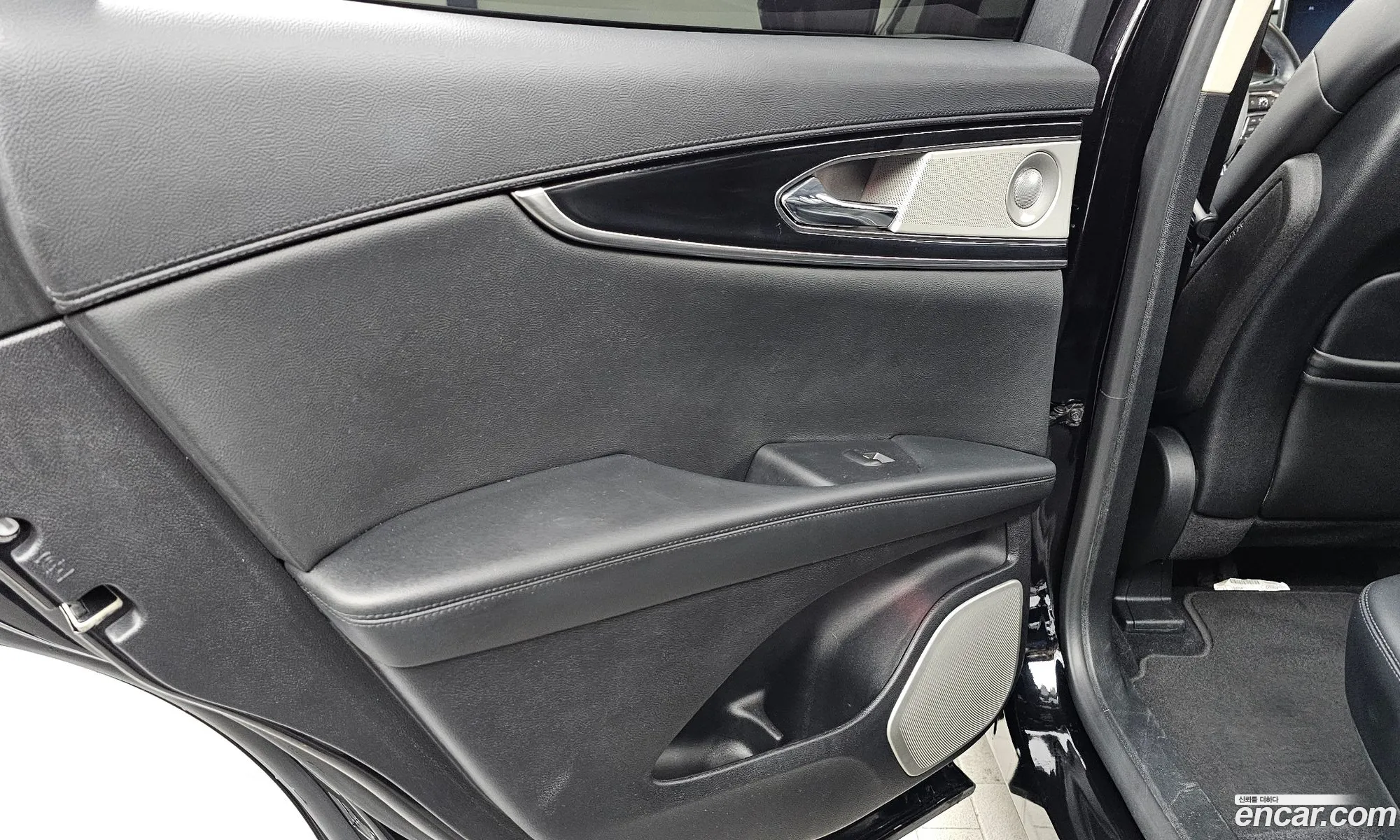 Lincoln Nautilus 2022 2LMPJ8KP2NBL01301 — 11