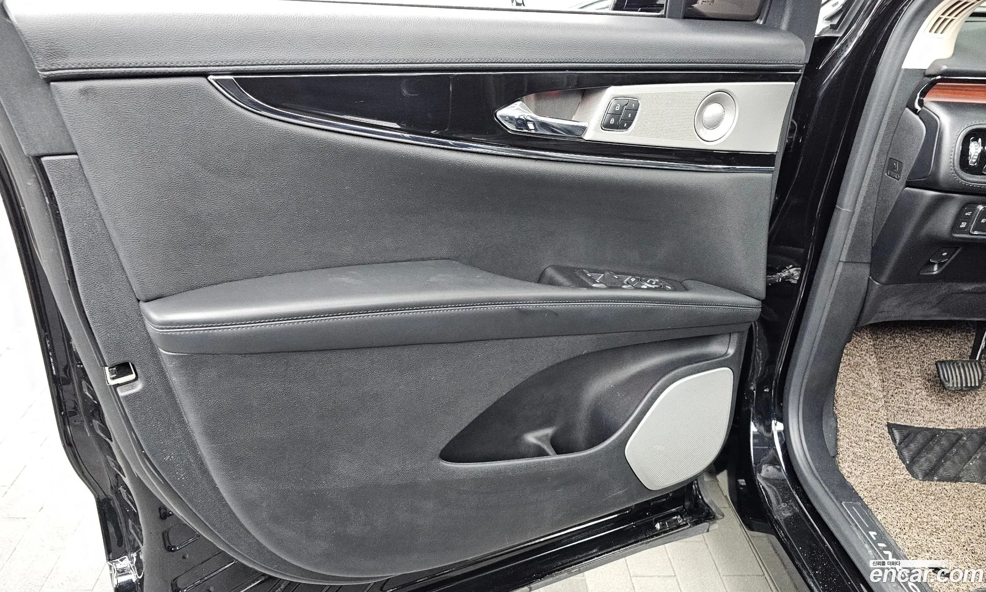 Lincoln Nautilus 2022 2LMPJ8KP2NBL01301 — 25