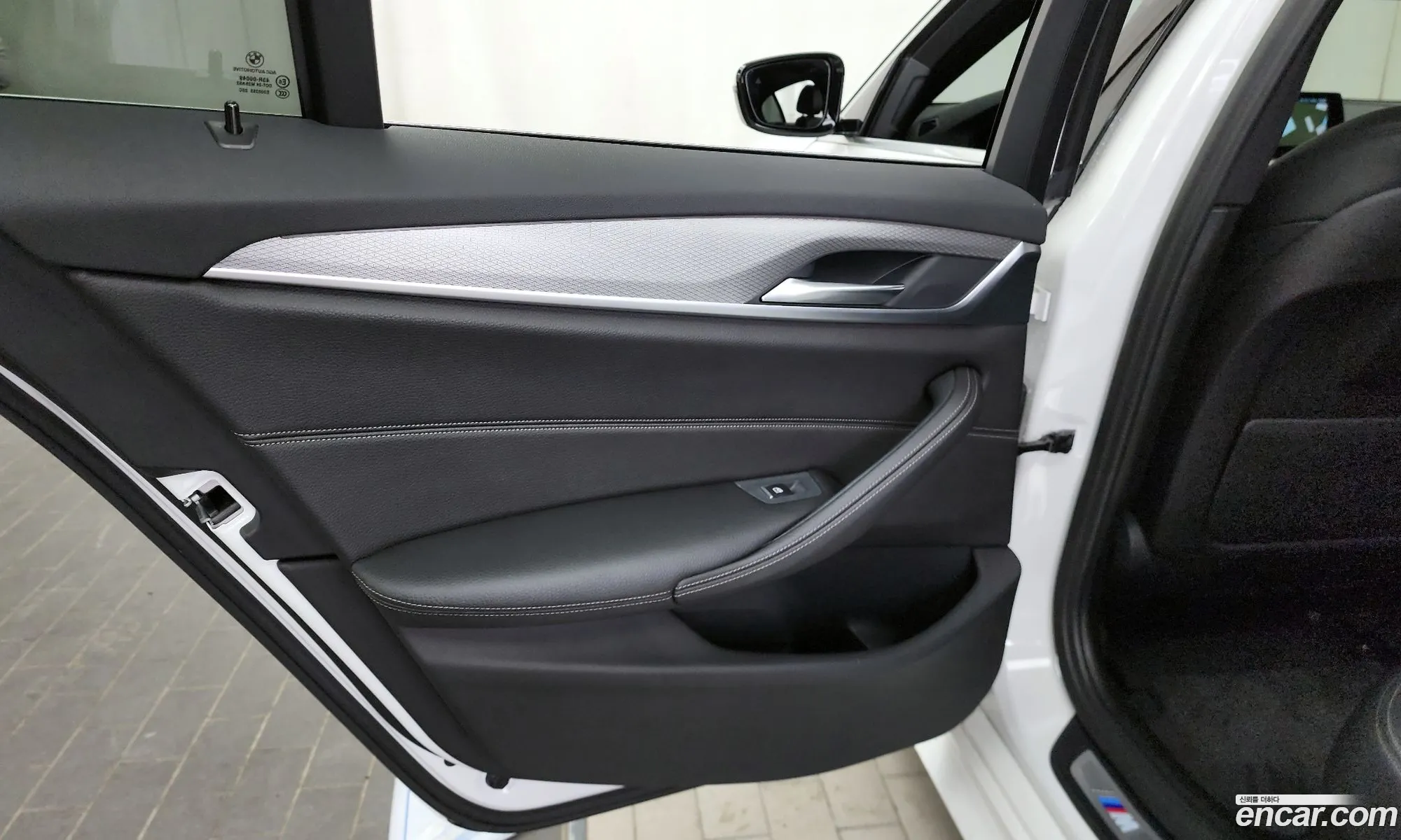 BMW 5 Series 2017 WBAJD9104JWC11597 — 17