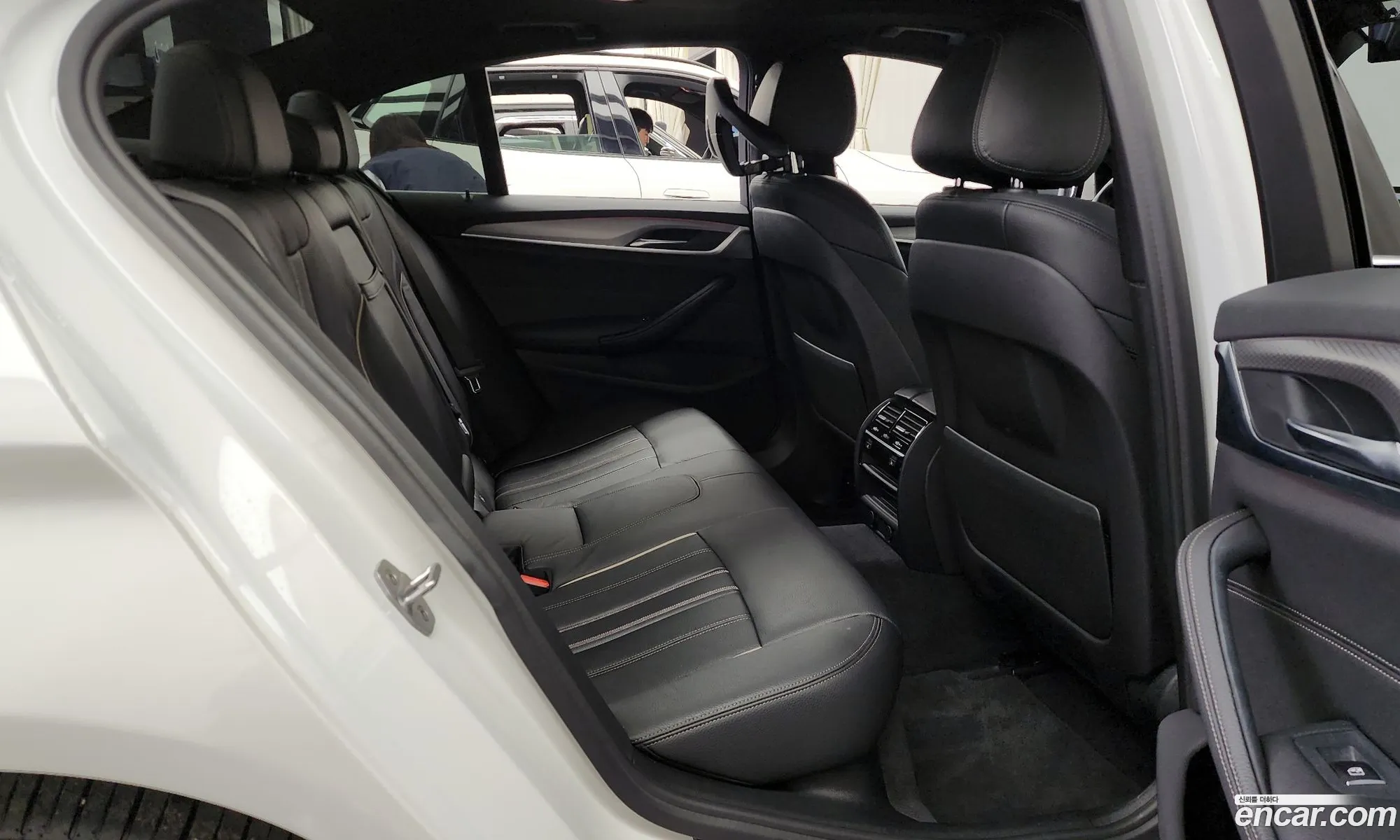 BMW 5 Series 2017 WBAJD9104JWC11597 — 13