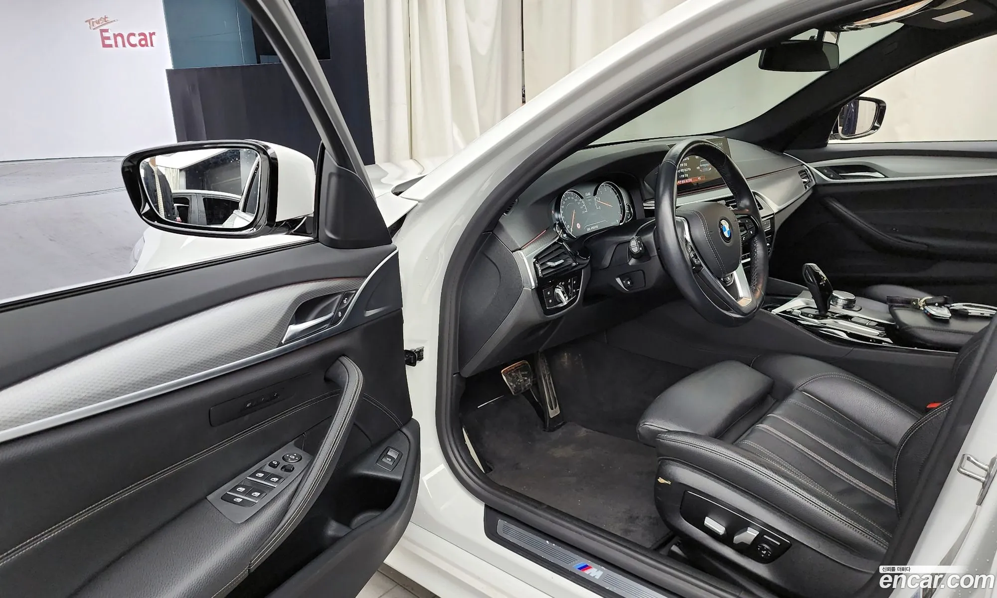 BMW 5 Series 2017 WBAJD9104JWC11597 — 28