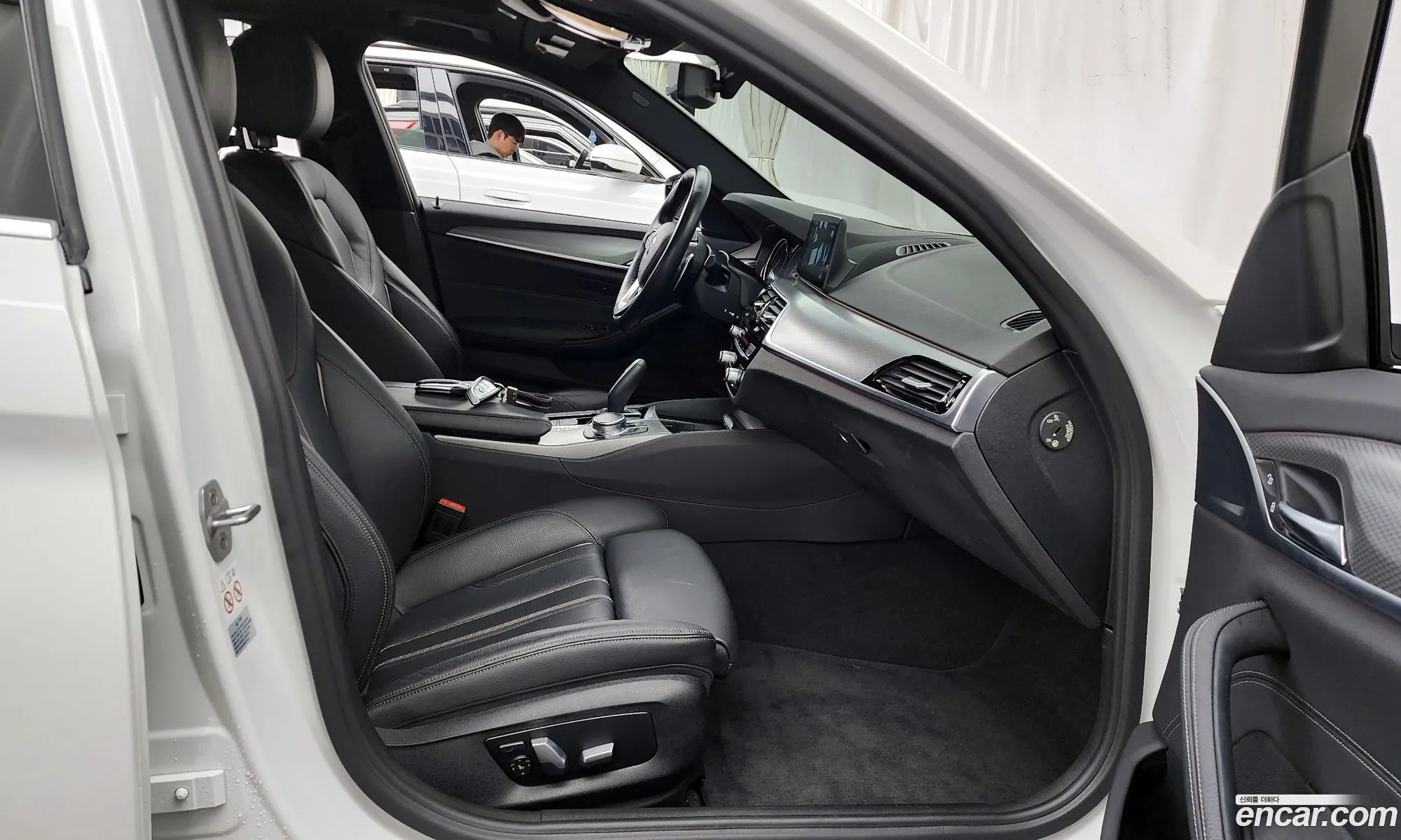 BMW 5 Series 2017 WBAJD9104JWC11597 — 16