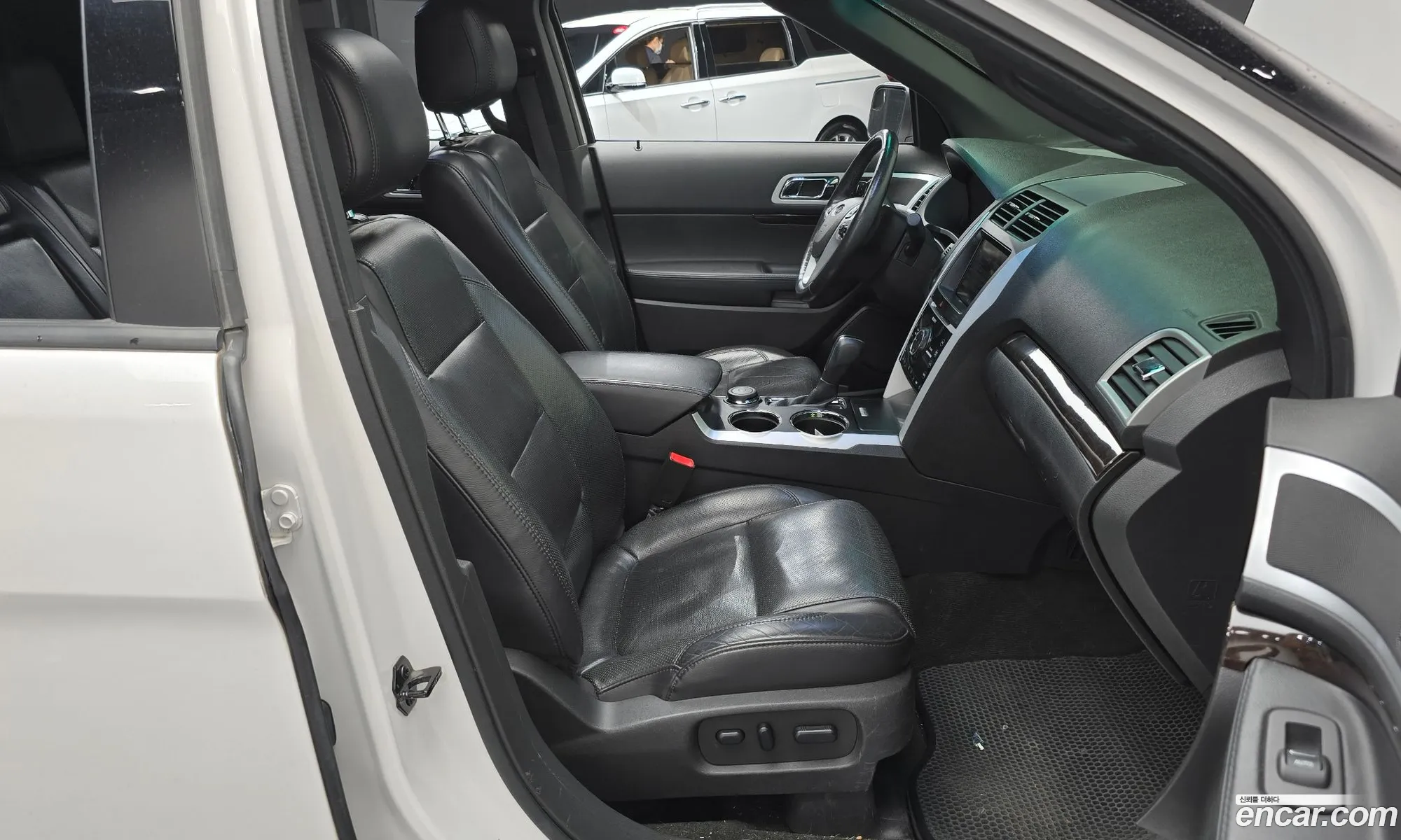 Ford Explorer 2012 1FM5K8F83DGB41827 — 5