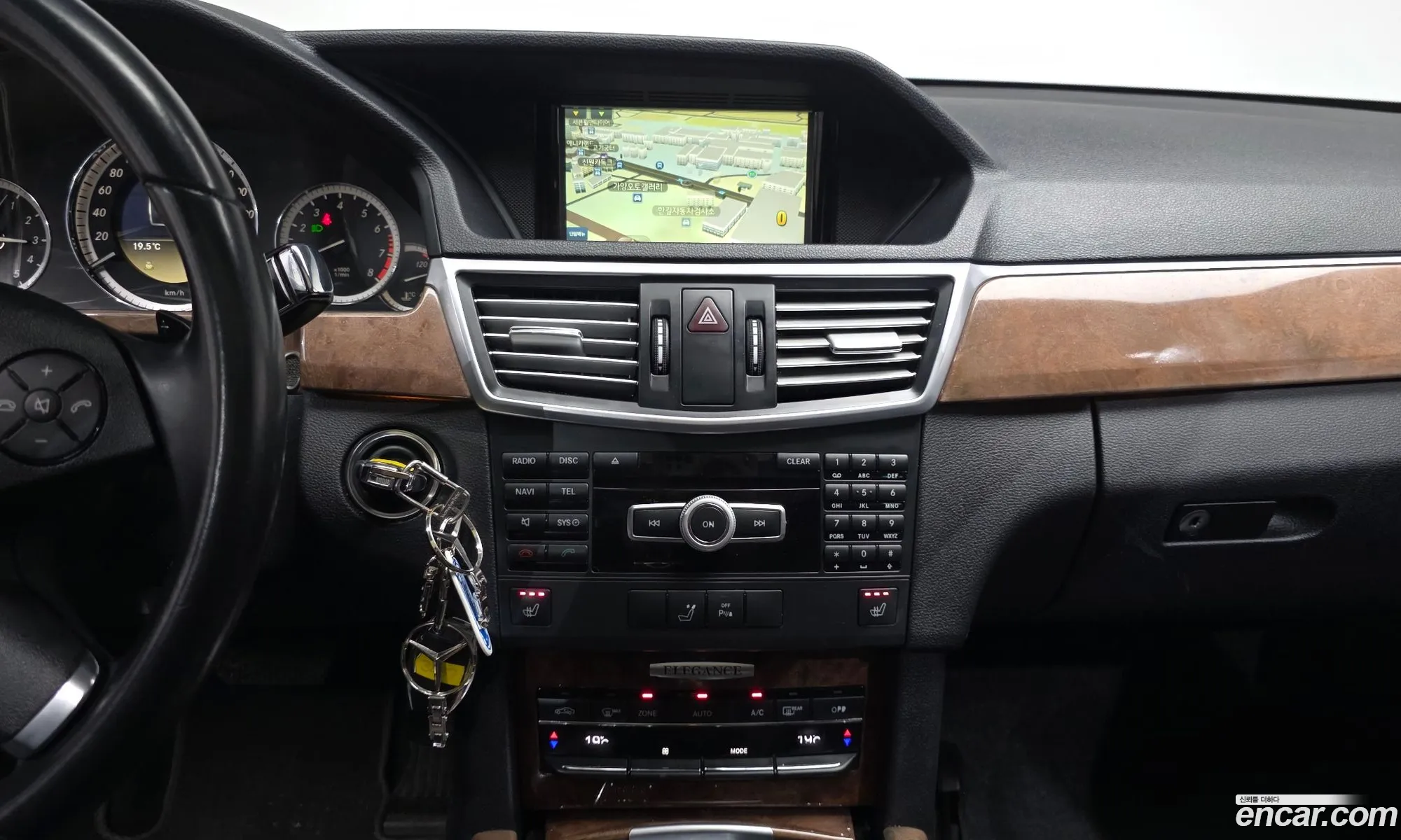 Mercedes-Benz E-Class W212 2012 WDDHF5FB7CA630030 — 26