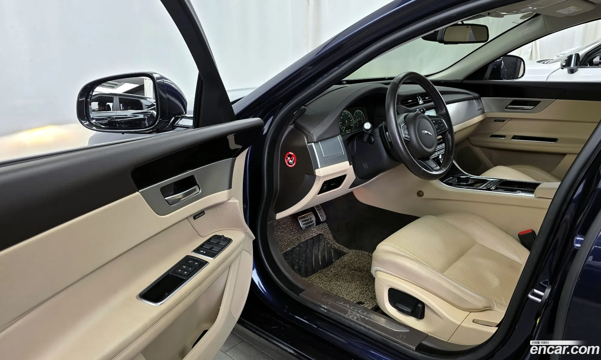 Jaguar XF 2017 — 13