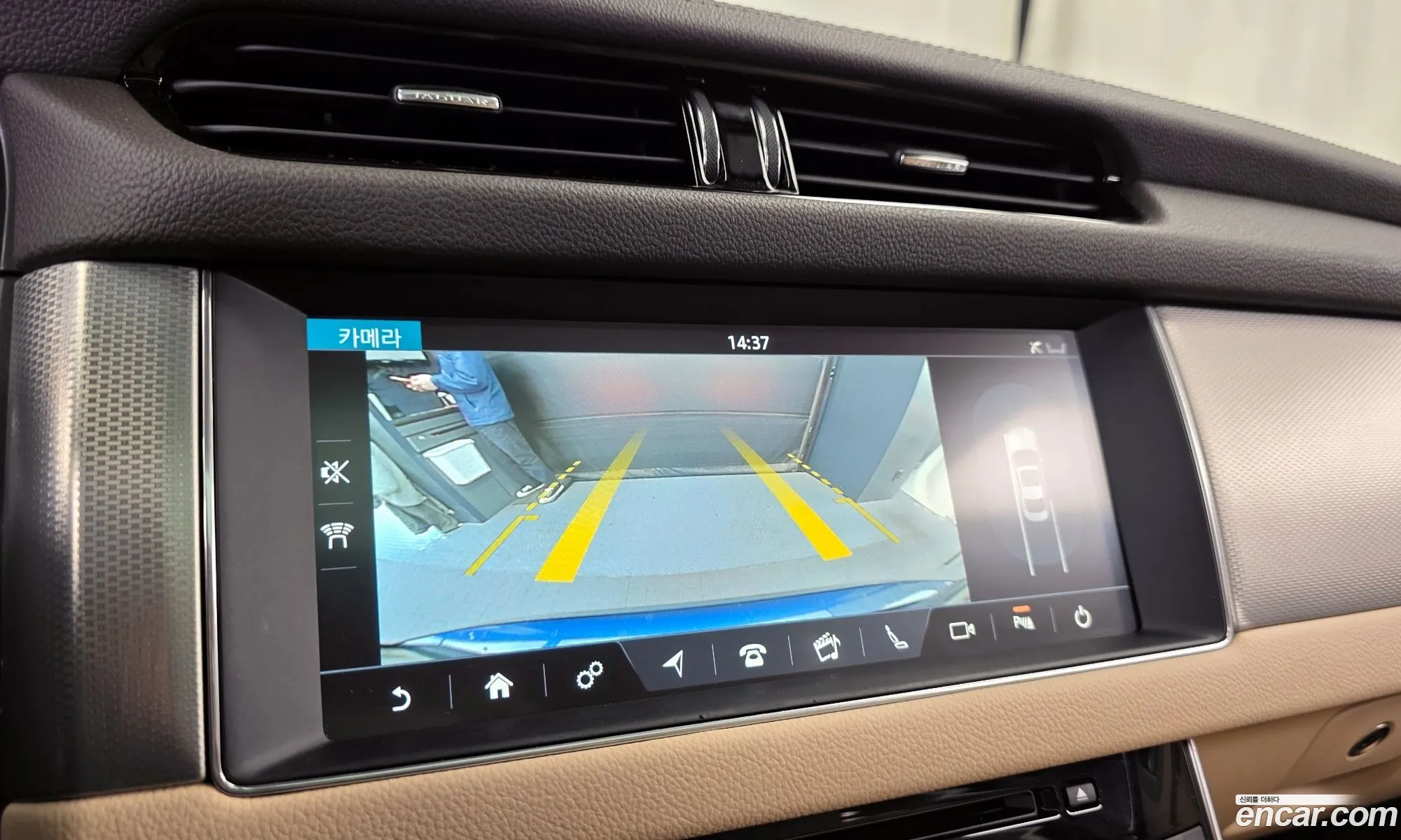 Jaguar XF 2017 — 2