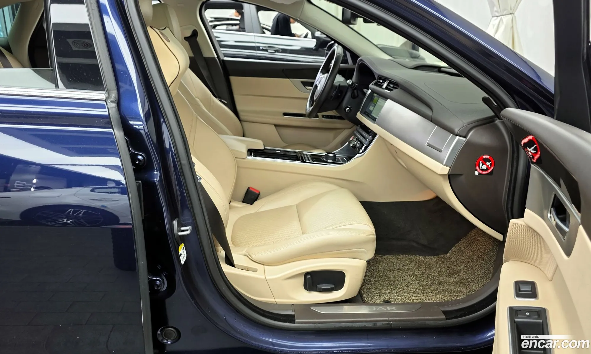Jaguar XF 2017 — 16