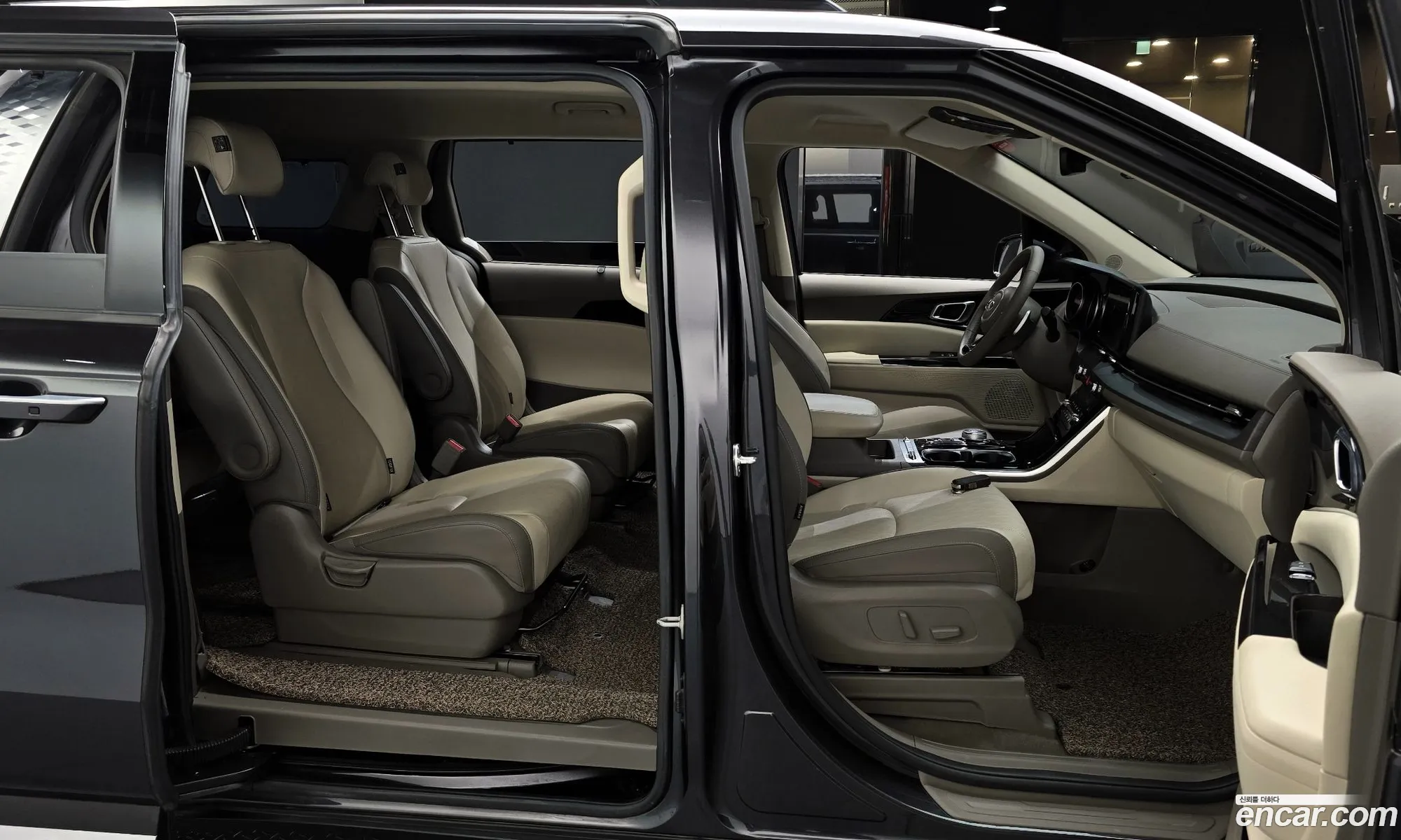 Kia Carnival 2021 — 17