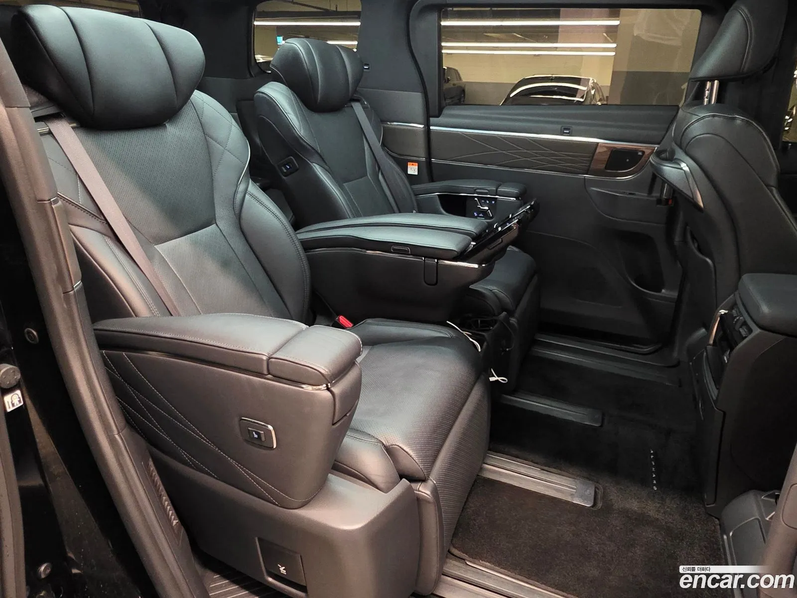 Toyota Alphard 2024 — 4