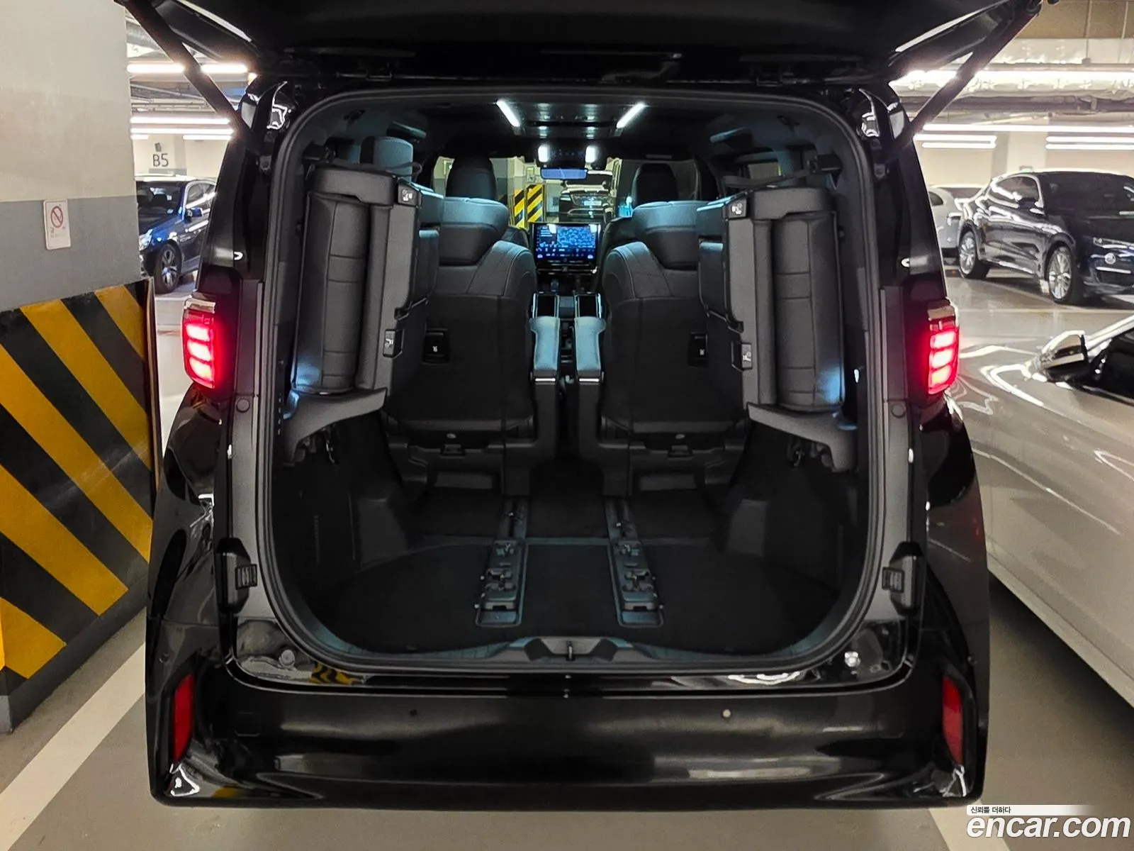 Toyota Alphard 2024 — 12