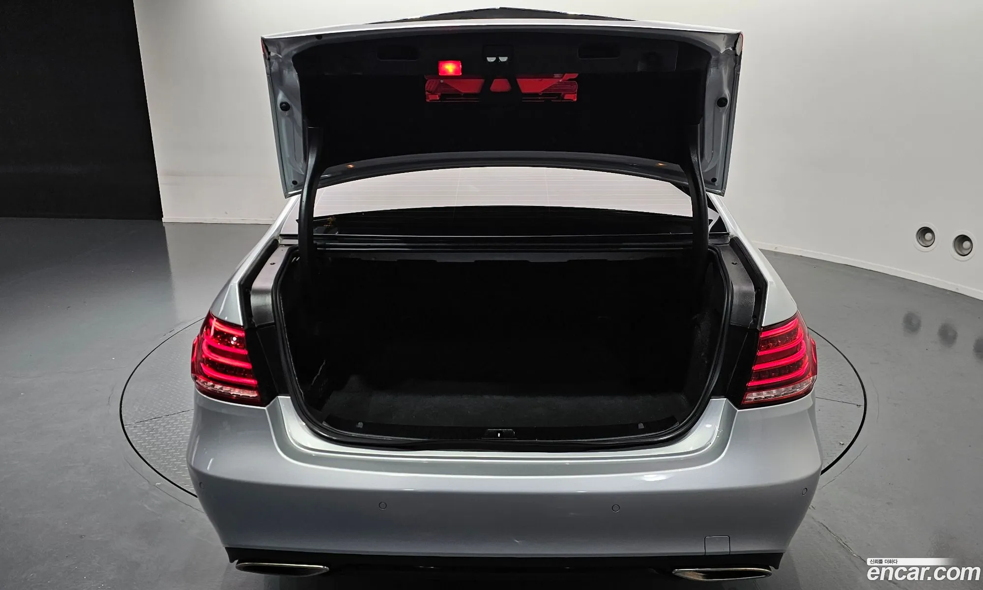 Mercedes-Benz E-Class W212 2015 — 18