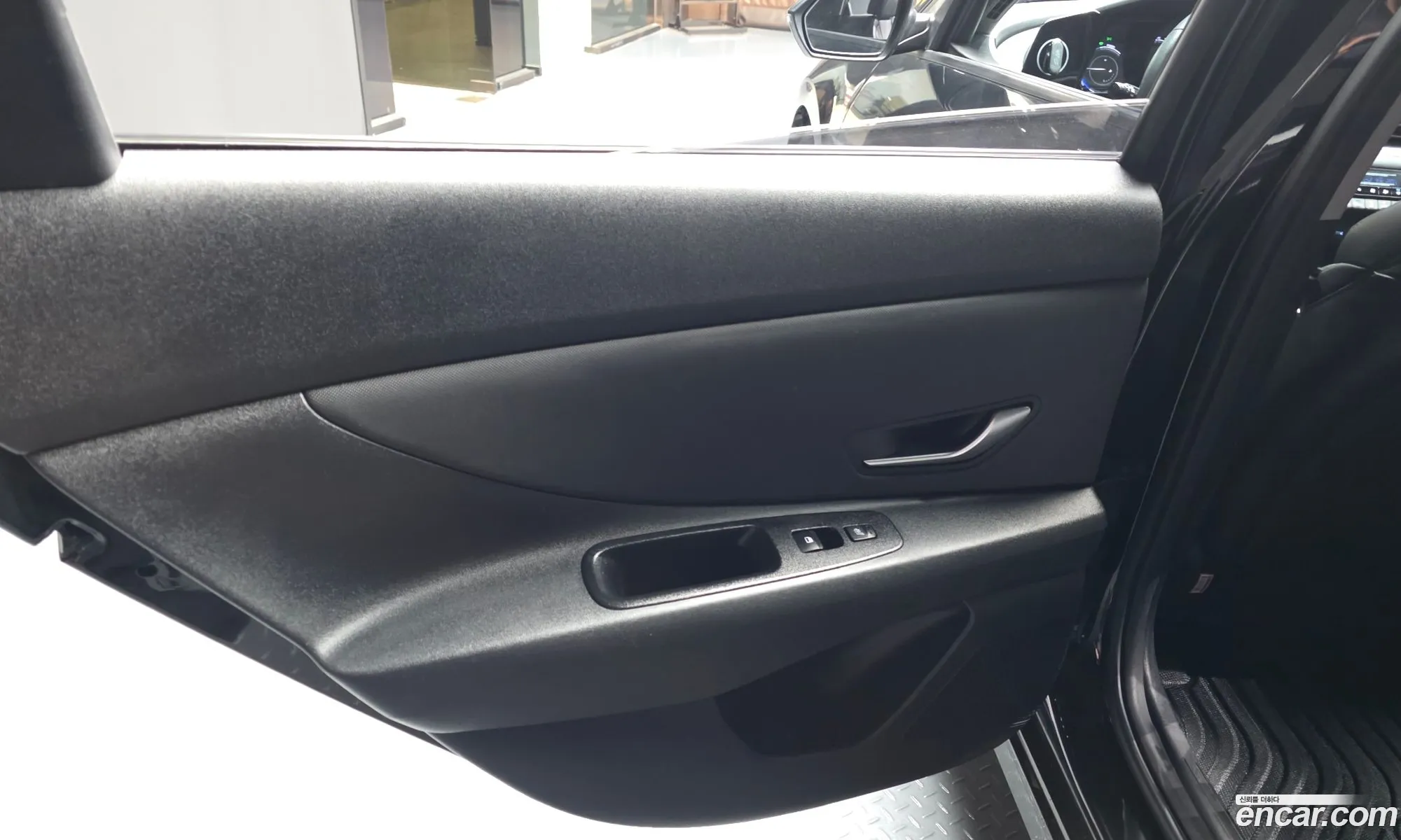 Hyundai Elantra Hybrid 2020 — 24