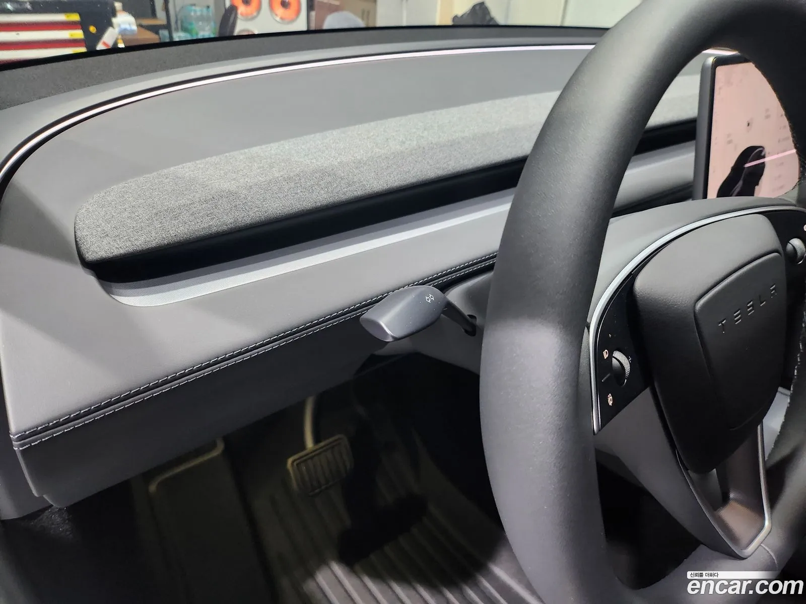 Tesla Model Y 2025 — 4