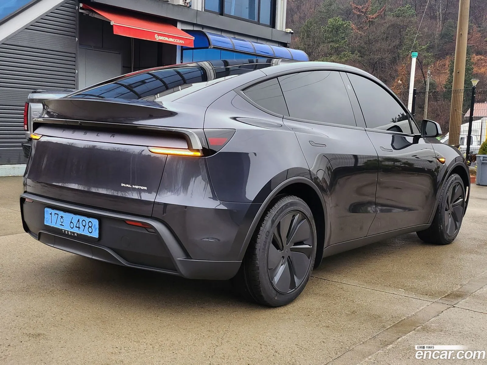 Tesla Model Y 2025 — 10