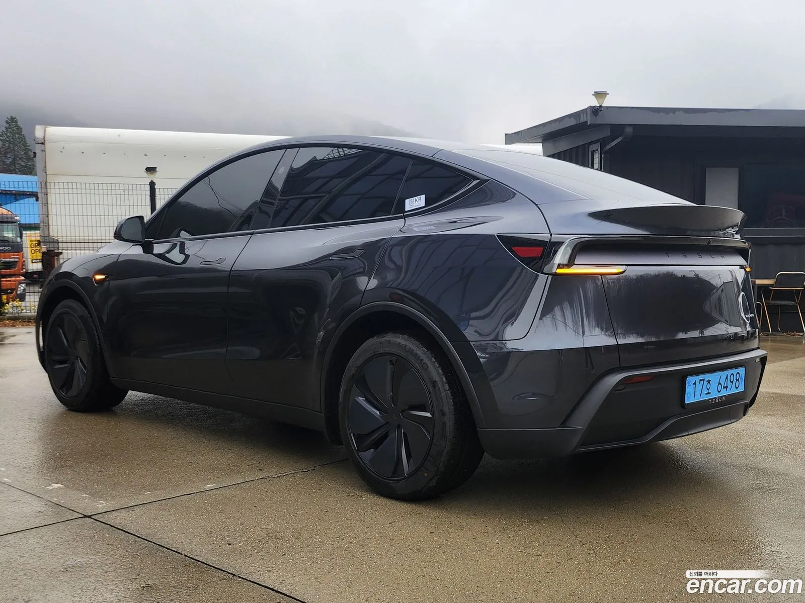Tesla Model Y 2025 — 16